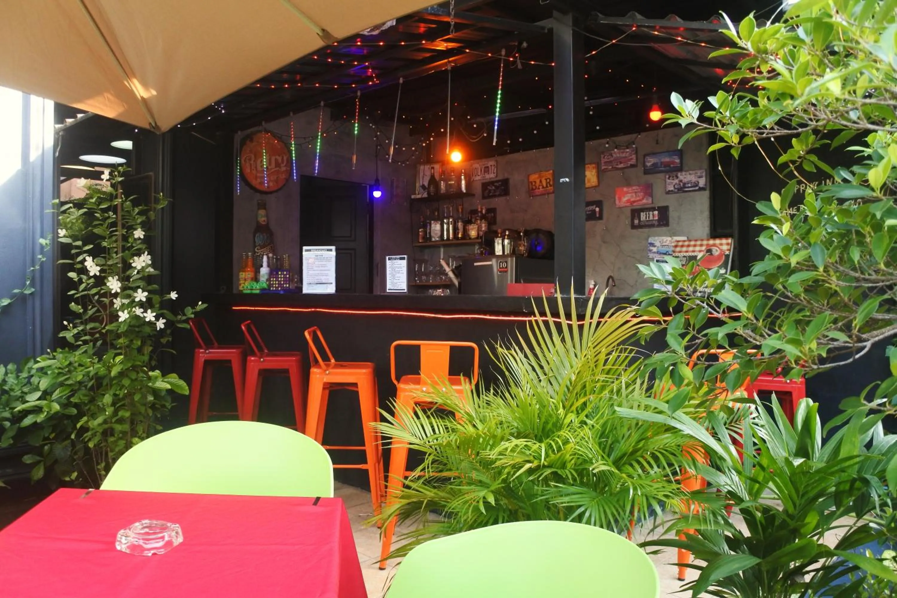 Lounge or bar in Hi Karon Beach