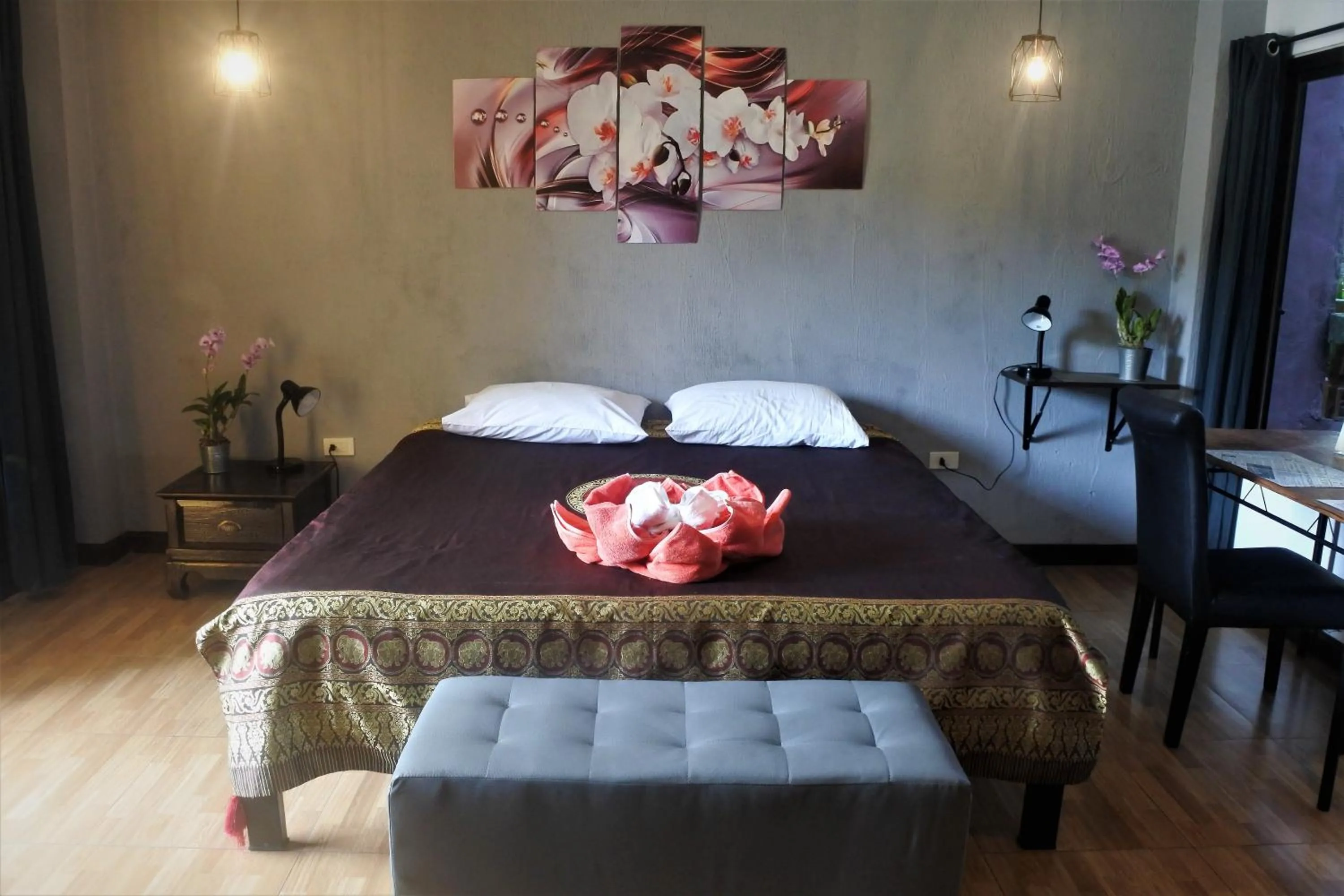 Photo of the whole room, Bed in Hi Karon Beach