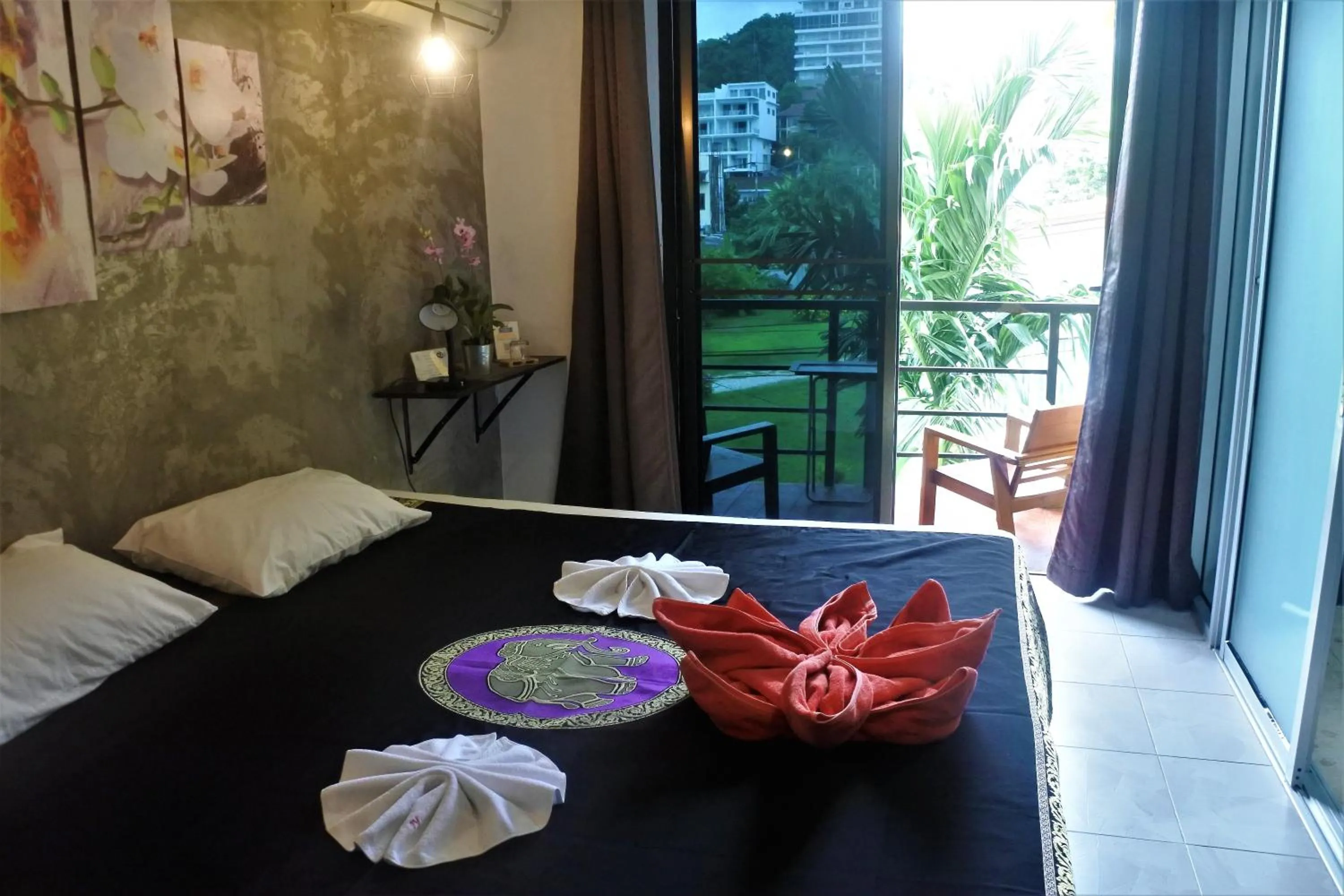 Bedroom, Bed in Hi Karon Beach