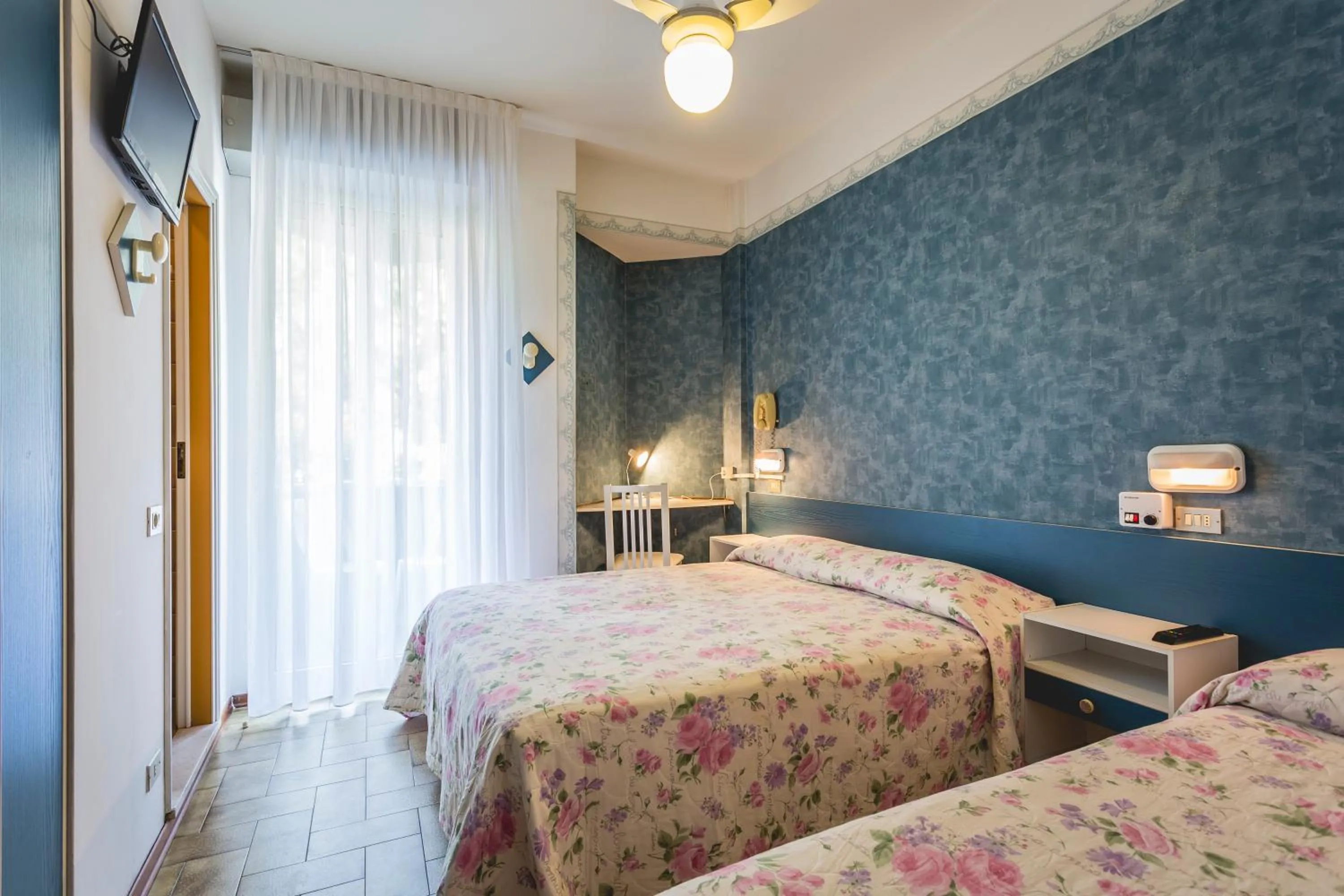 TV and multimedia, Bed in Hotel Raffaello