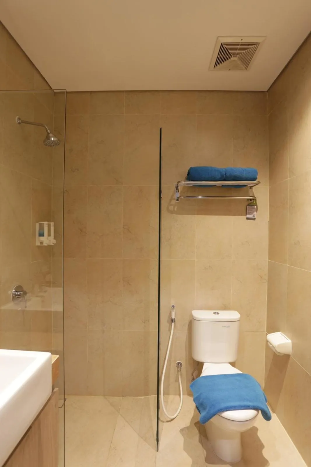 Toilet in Kapal Garden Hotel at Rekreasi Sengkaling