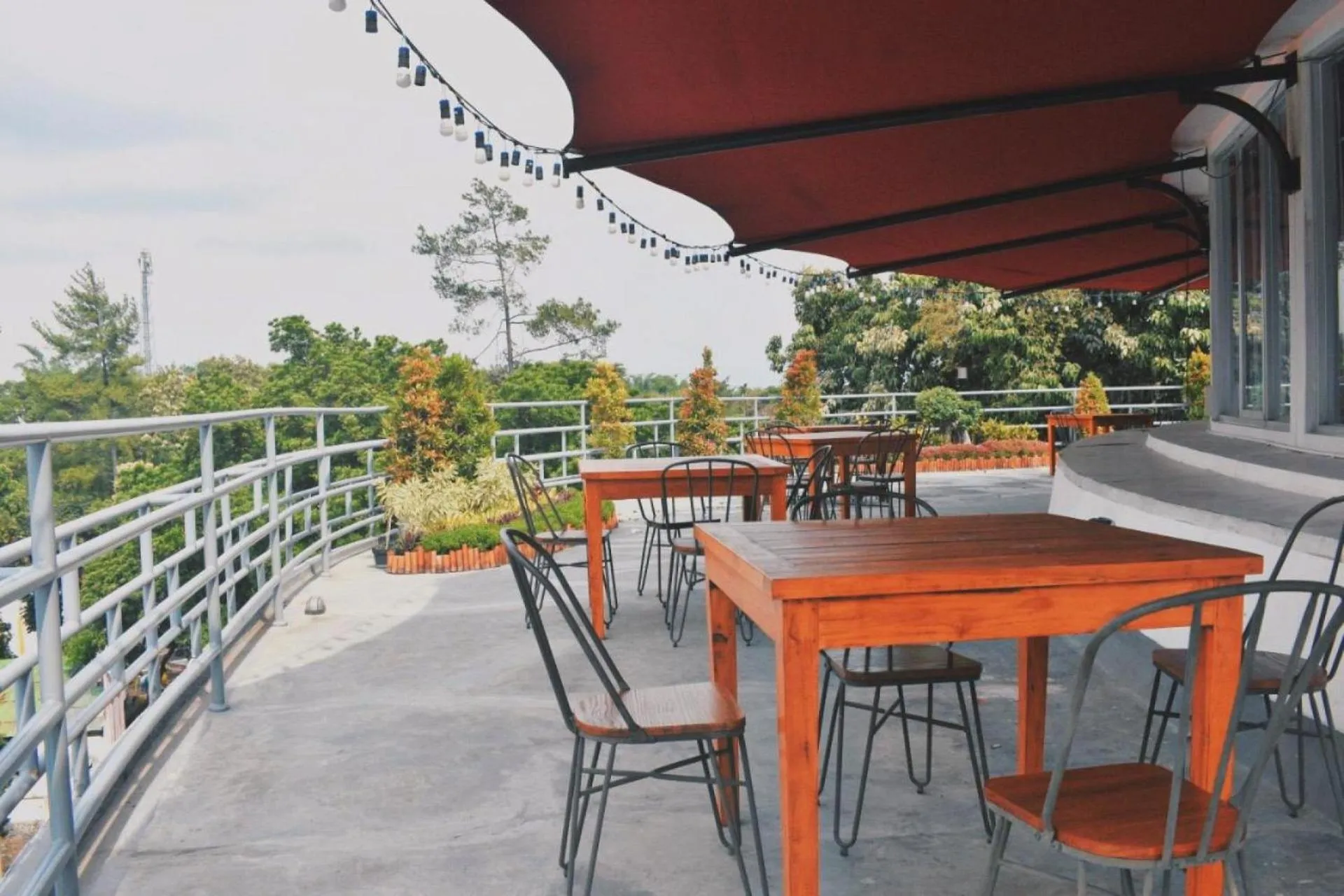 Balcony/Terrace in Kapal Garden Hotel at Rekreasi Sengkaling
