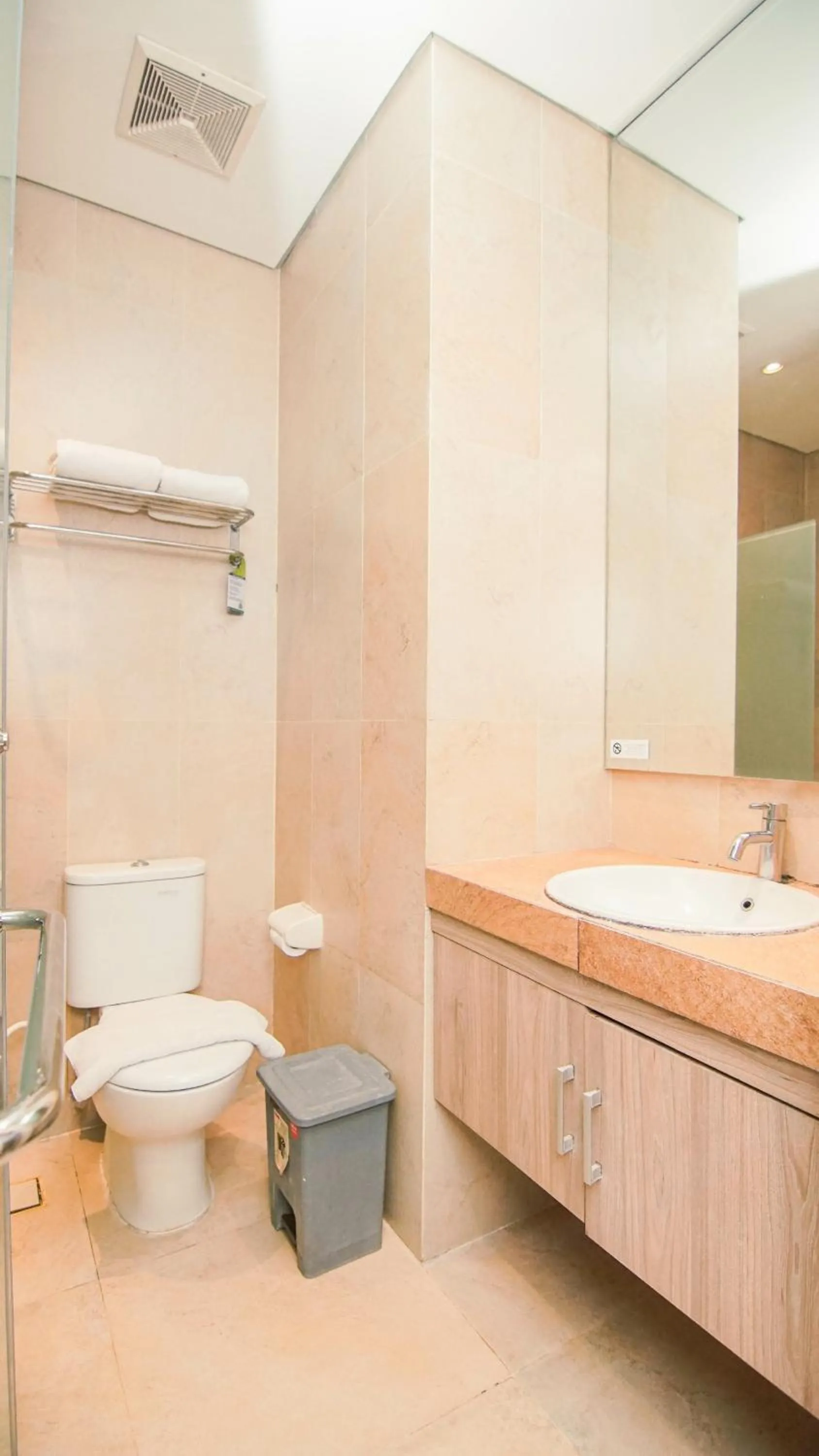 Bathroom in Kapal Garden Hotel at Rekreasi Sengkaling