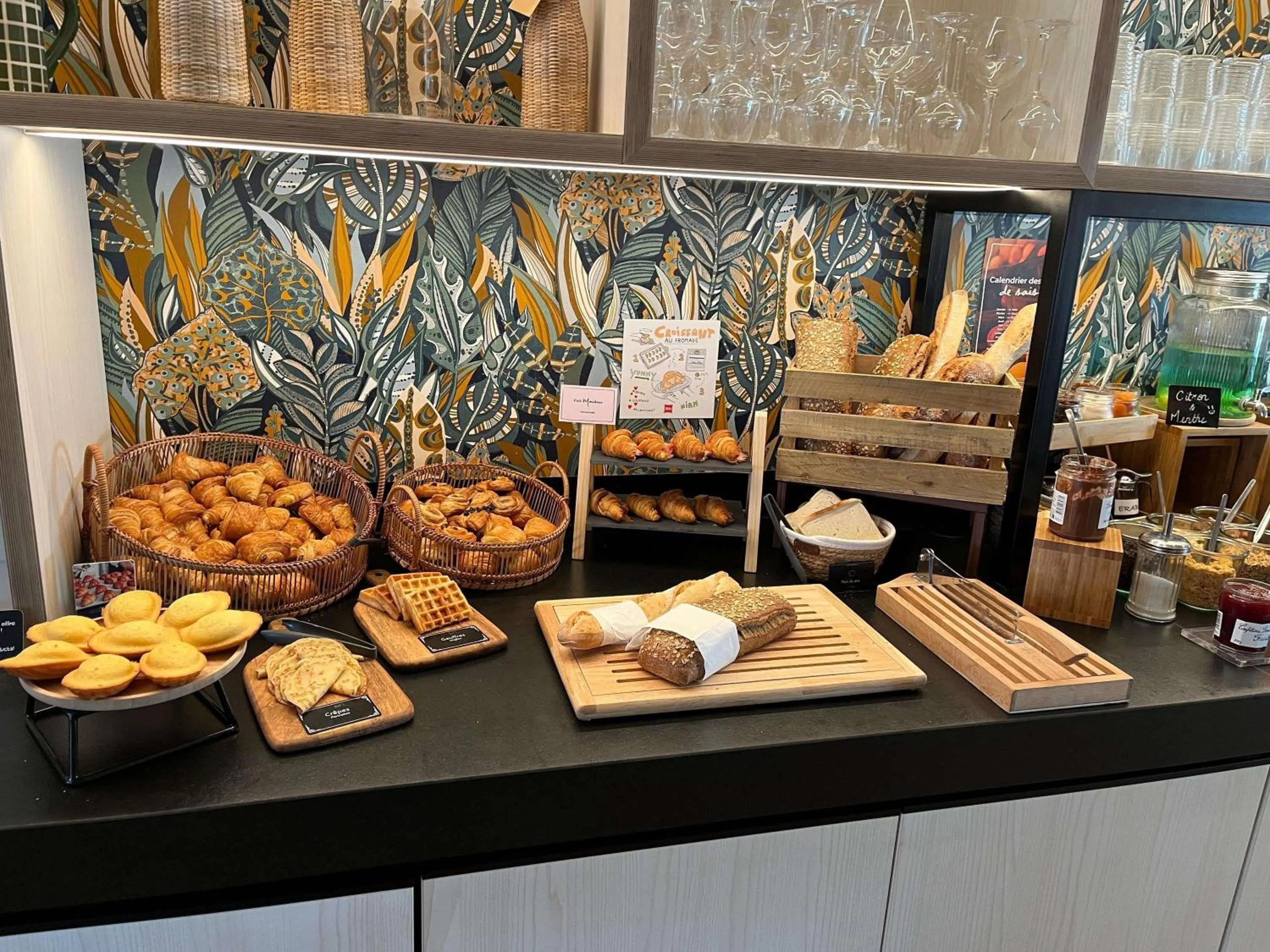 Restaurant/places to eat in ibis Montauban