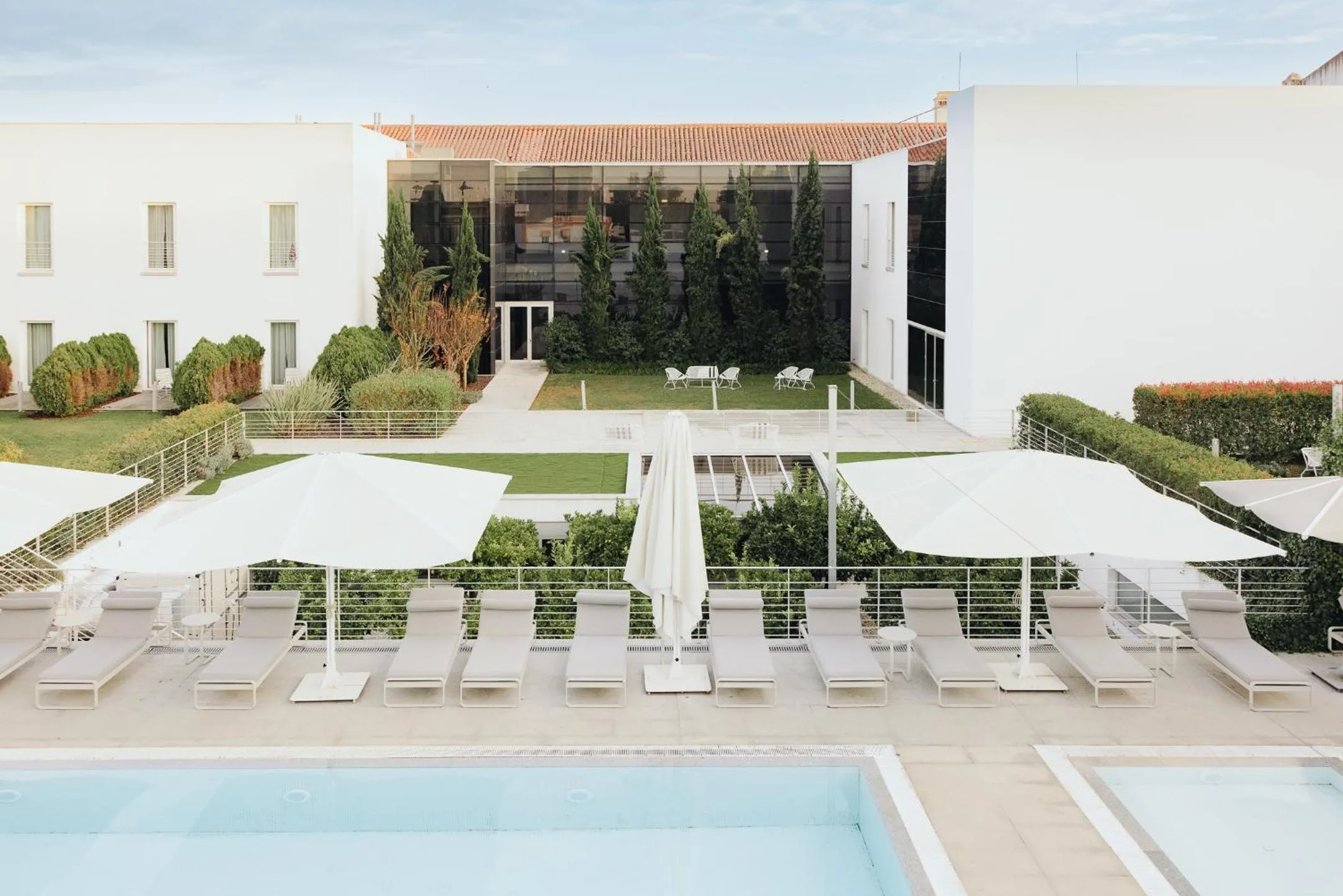 Pool view in M'AR De AR Aqueduto