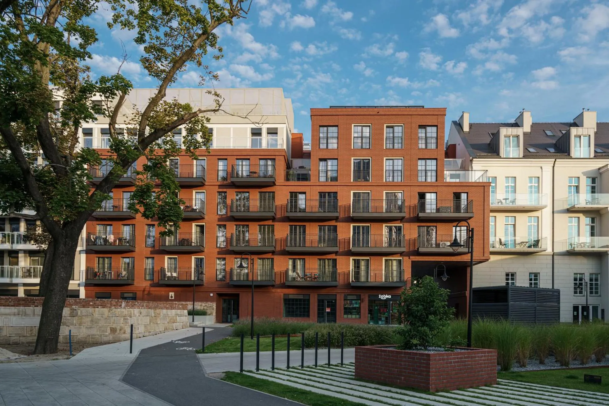 Property building in Absyntapart - Bulwar Staromiejski