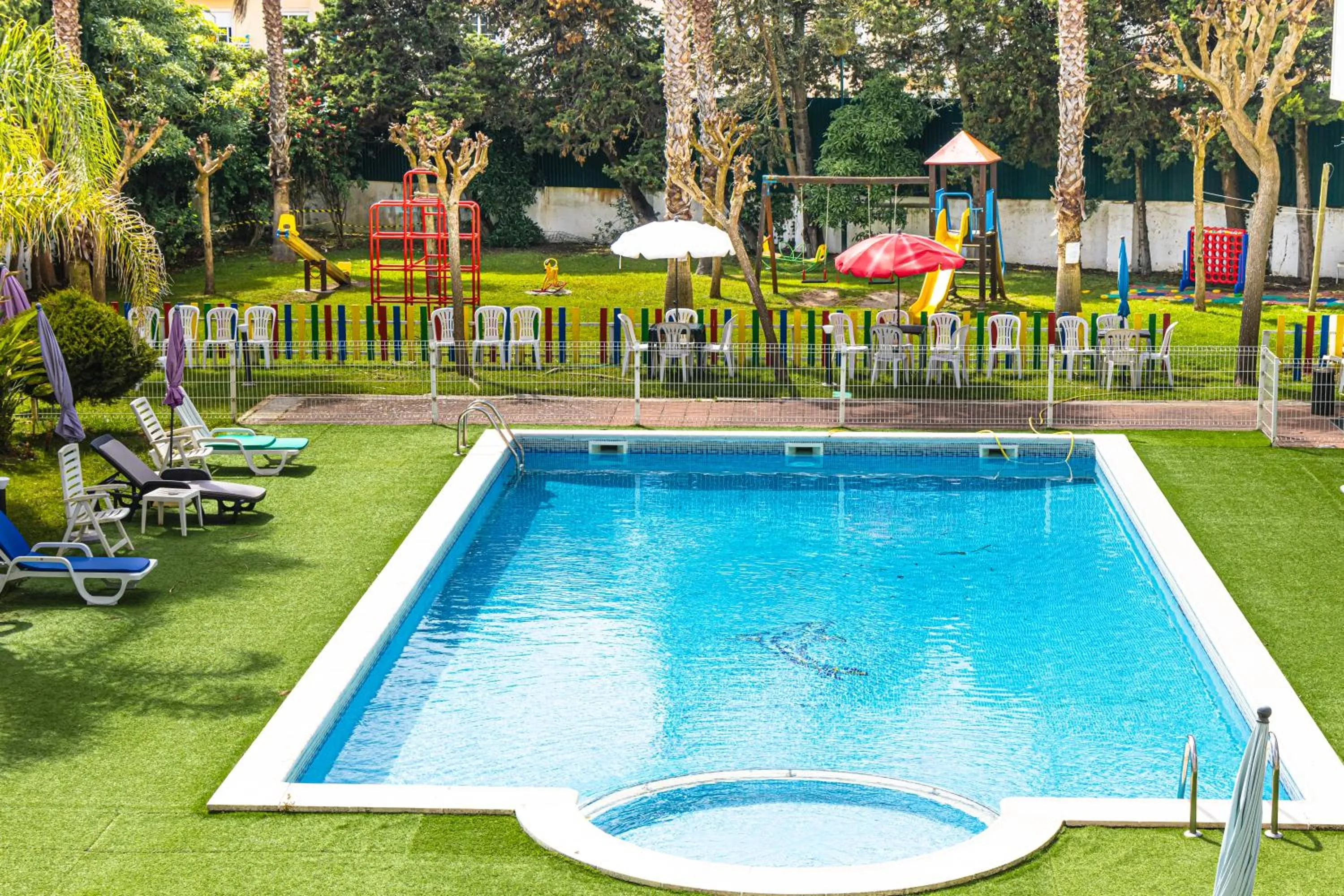 Swimming pool in Hotel Caldas Internacional