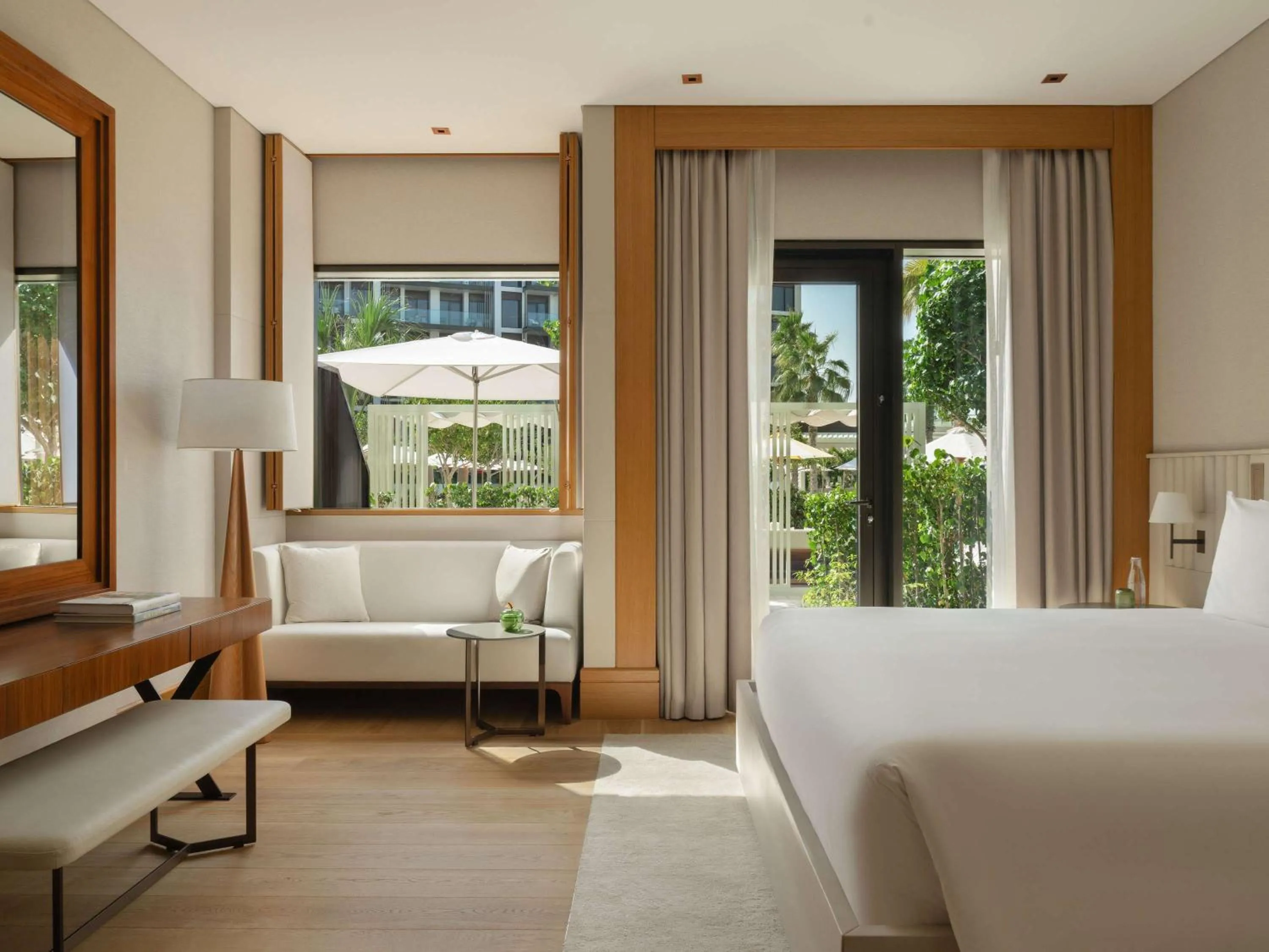 Bedroom, Bed in Caesars Palace Dubai