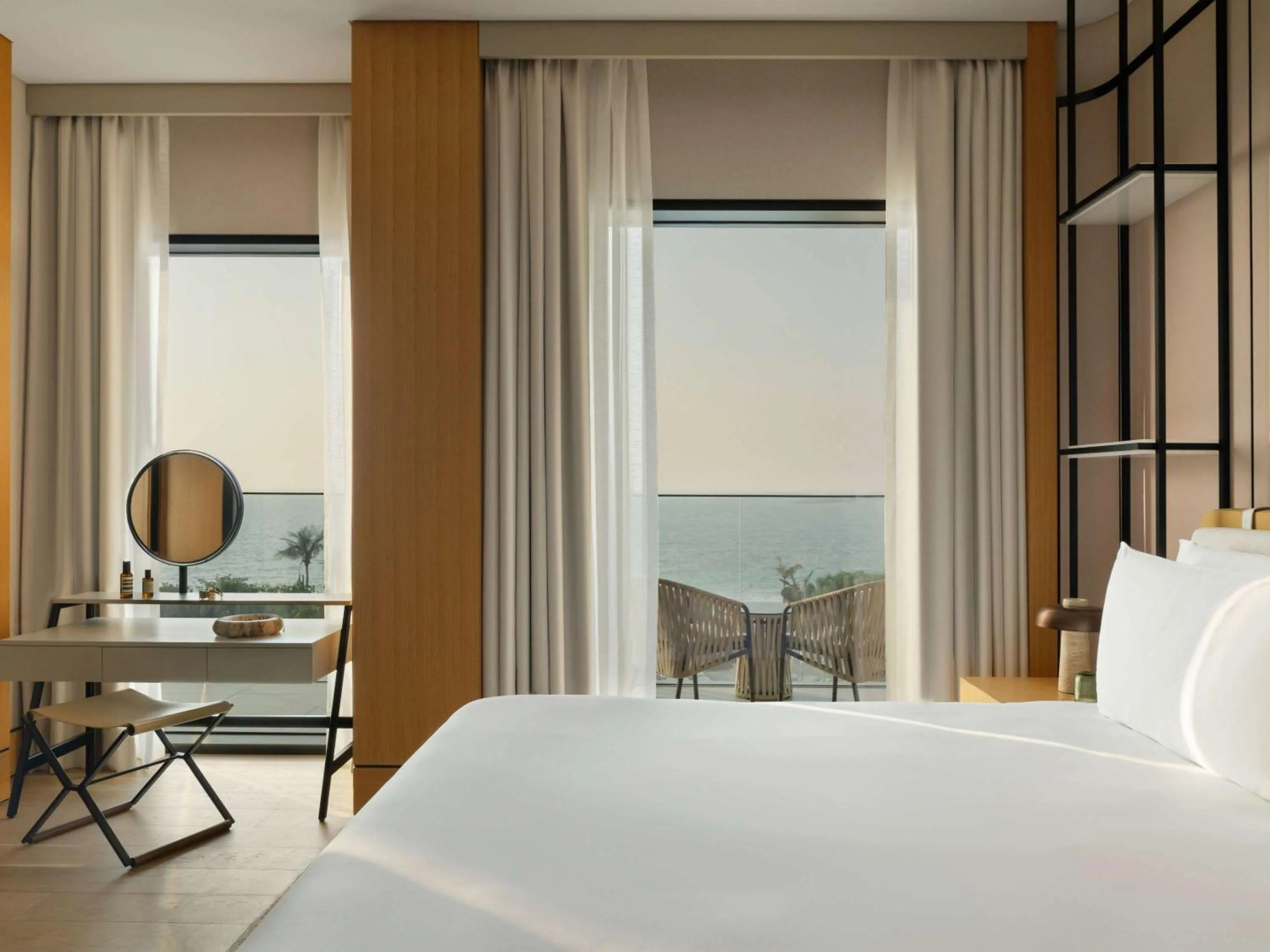 Bedroom, Bed in Caesars Palace Dubai