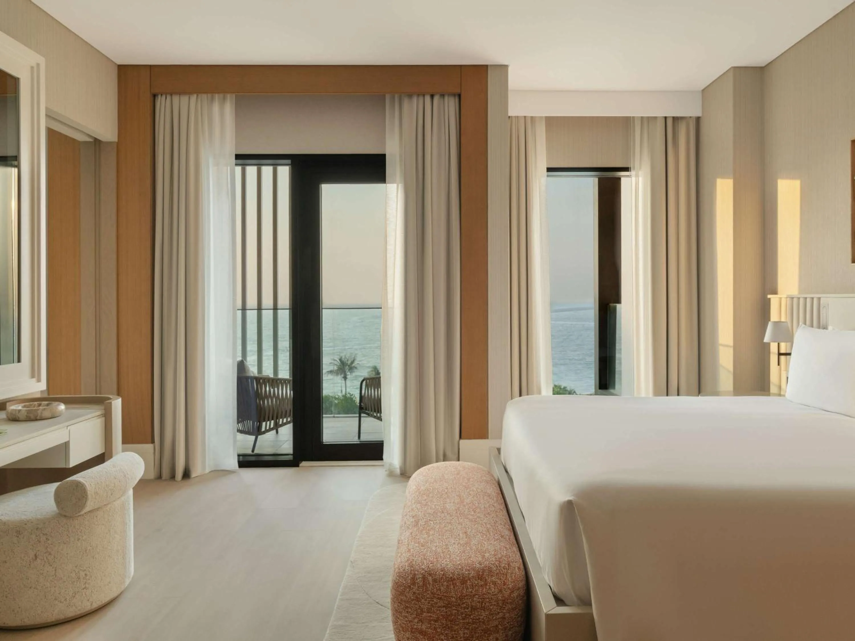 Bedroom, Bed in Caesars Palace Dubai