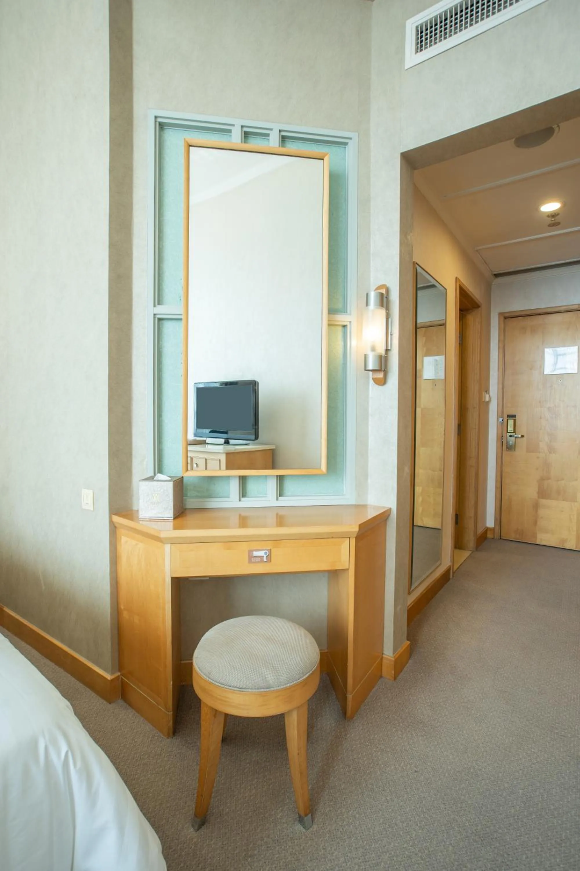 Bedroom, Bed in Shantou Junhua Haiyi Hotel