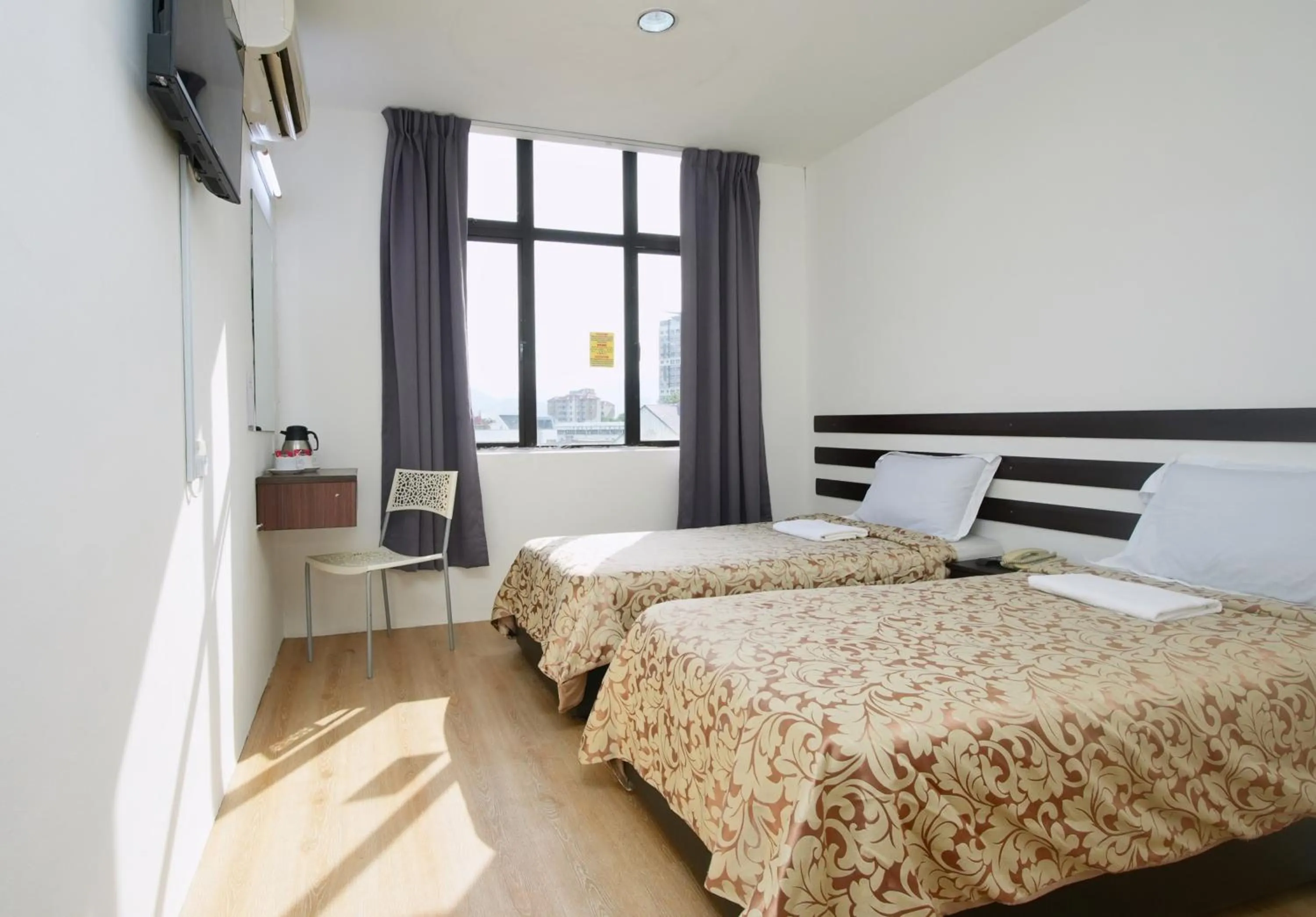 TV and multimedia, Bed in Grand Inn Hotel - Macalister Road