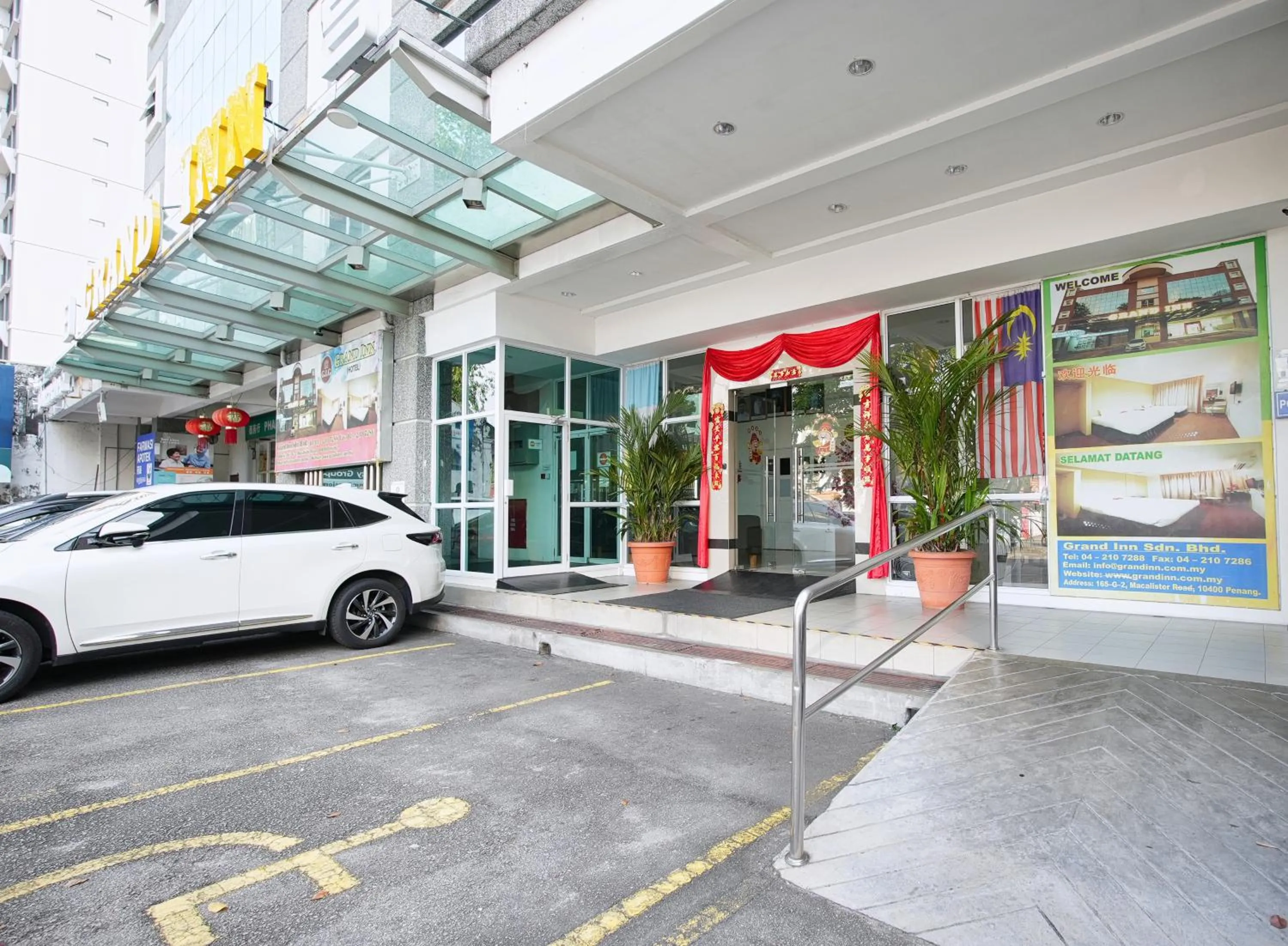 Parking in Grand Inn Hotel - Macalister Road