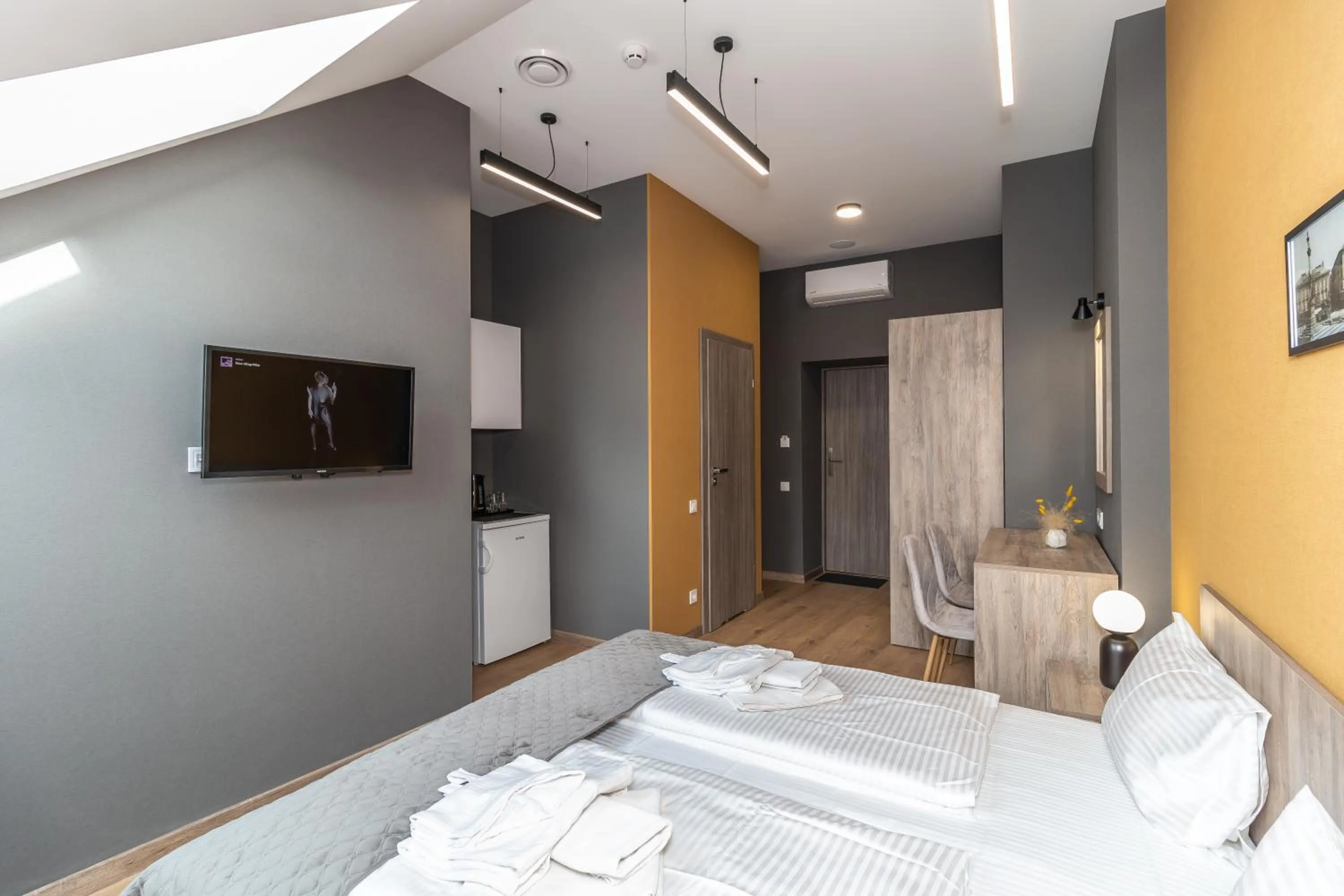 Bed in Opera Passage Hotel & Apartments