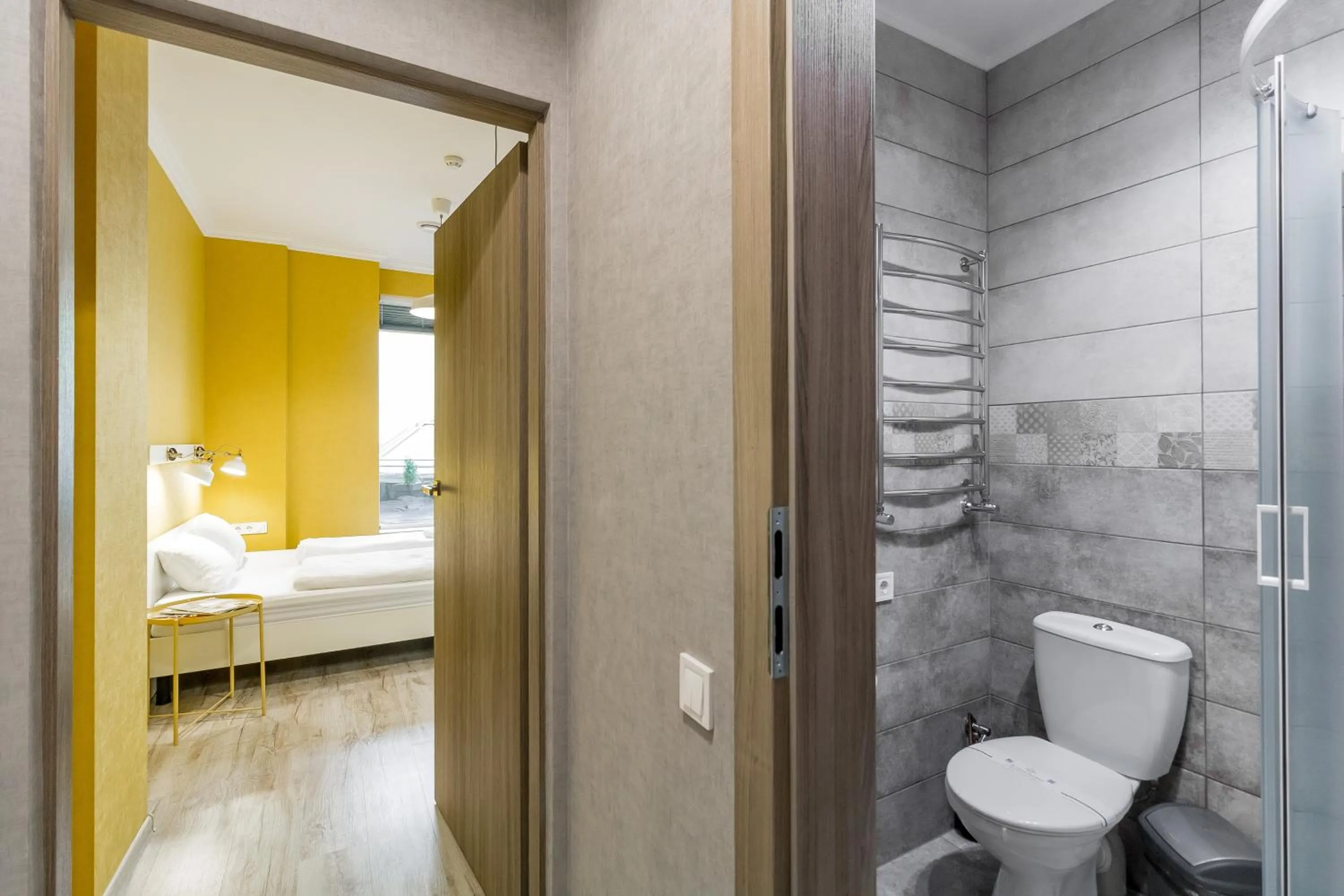 Shower, Bed in Opera Passage Hotel & Apartments