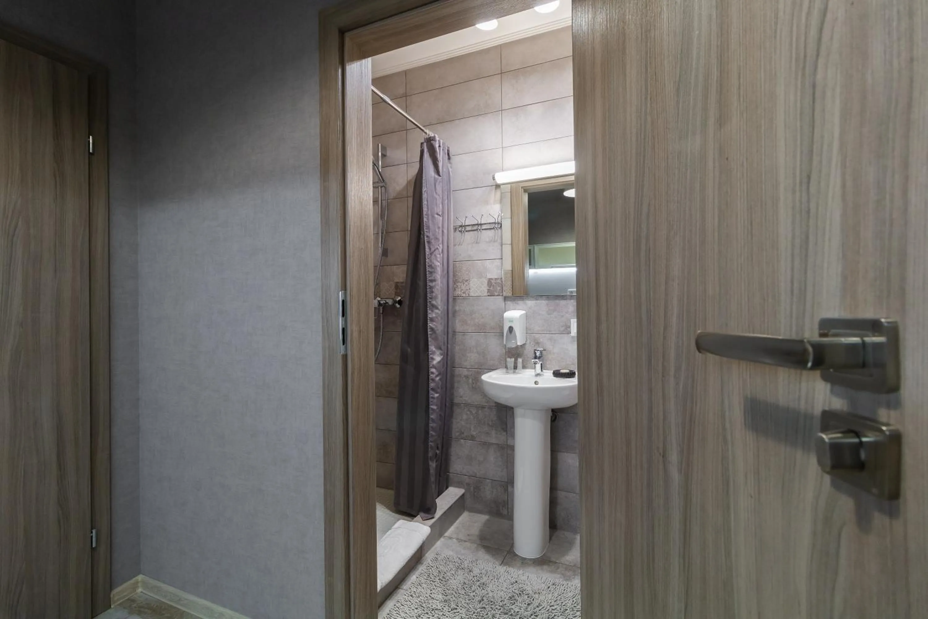 Shower in Opera Passage Hotel & Apartments