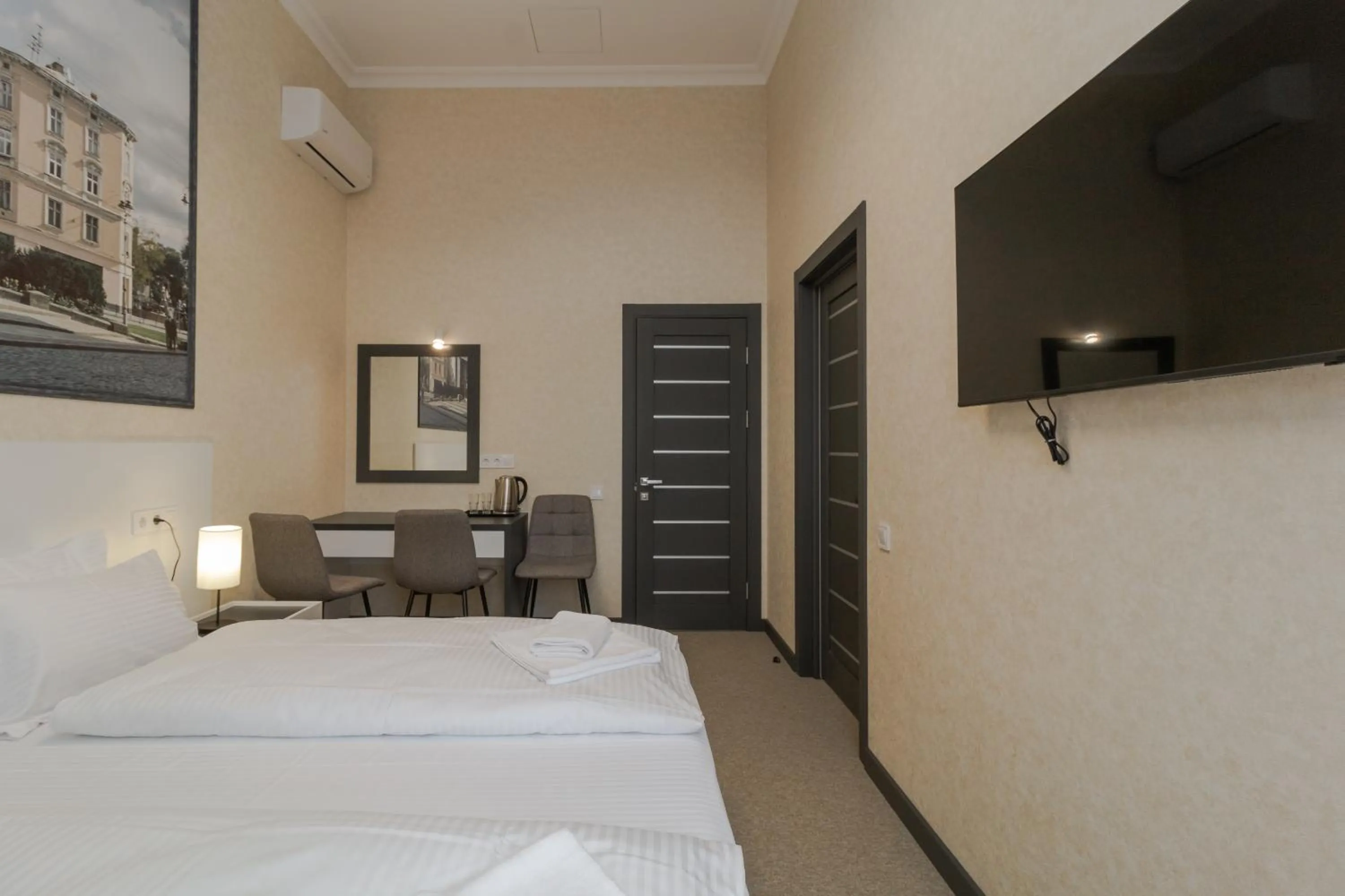 Bed in Opera Passage Hotel & Apartments