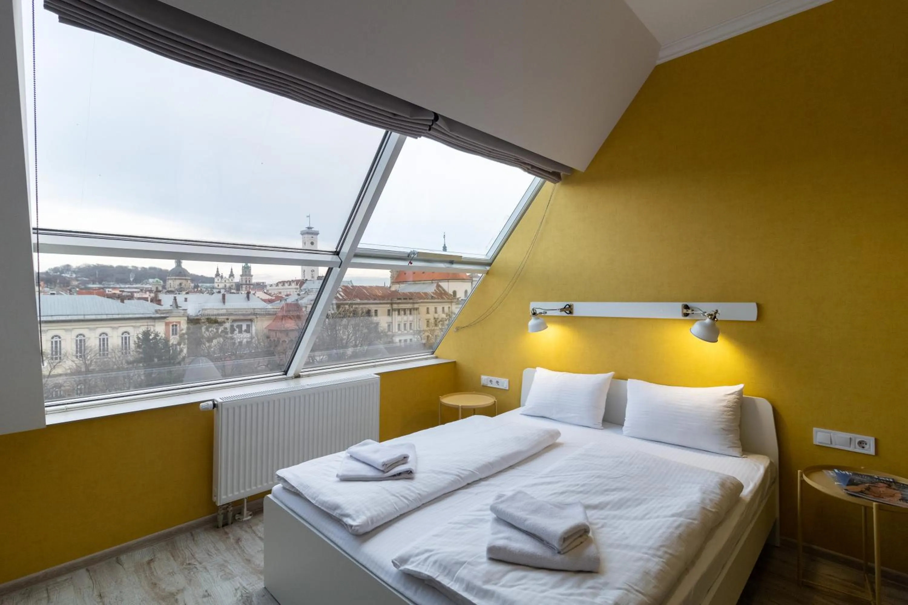 Shower, Bed in Opera Passage Hotel & Apartments