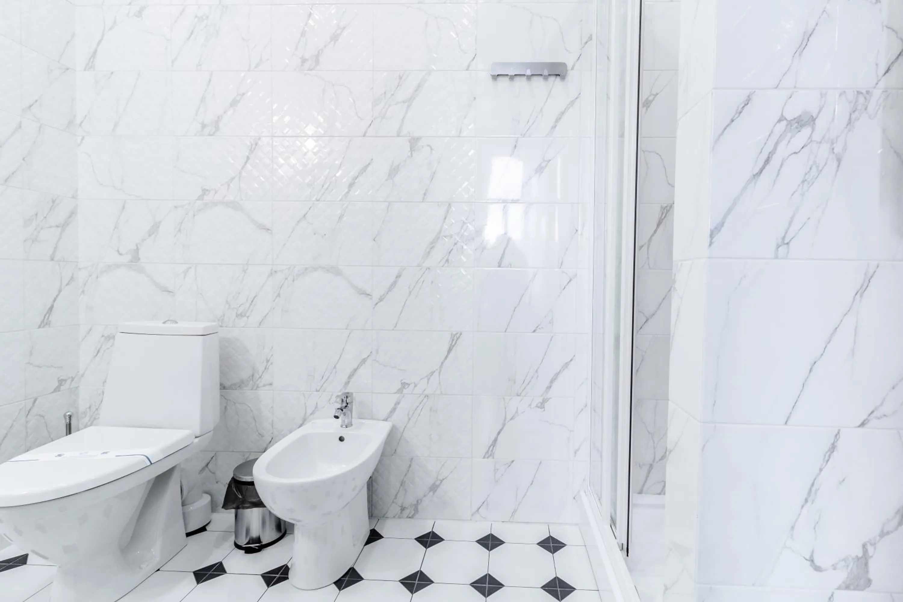 Shower in Opera Passage Hotel & Apartments