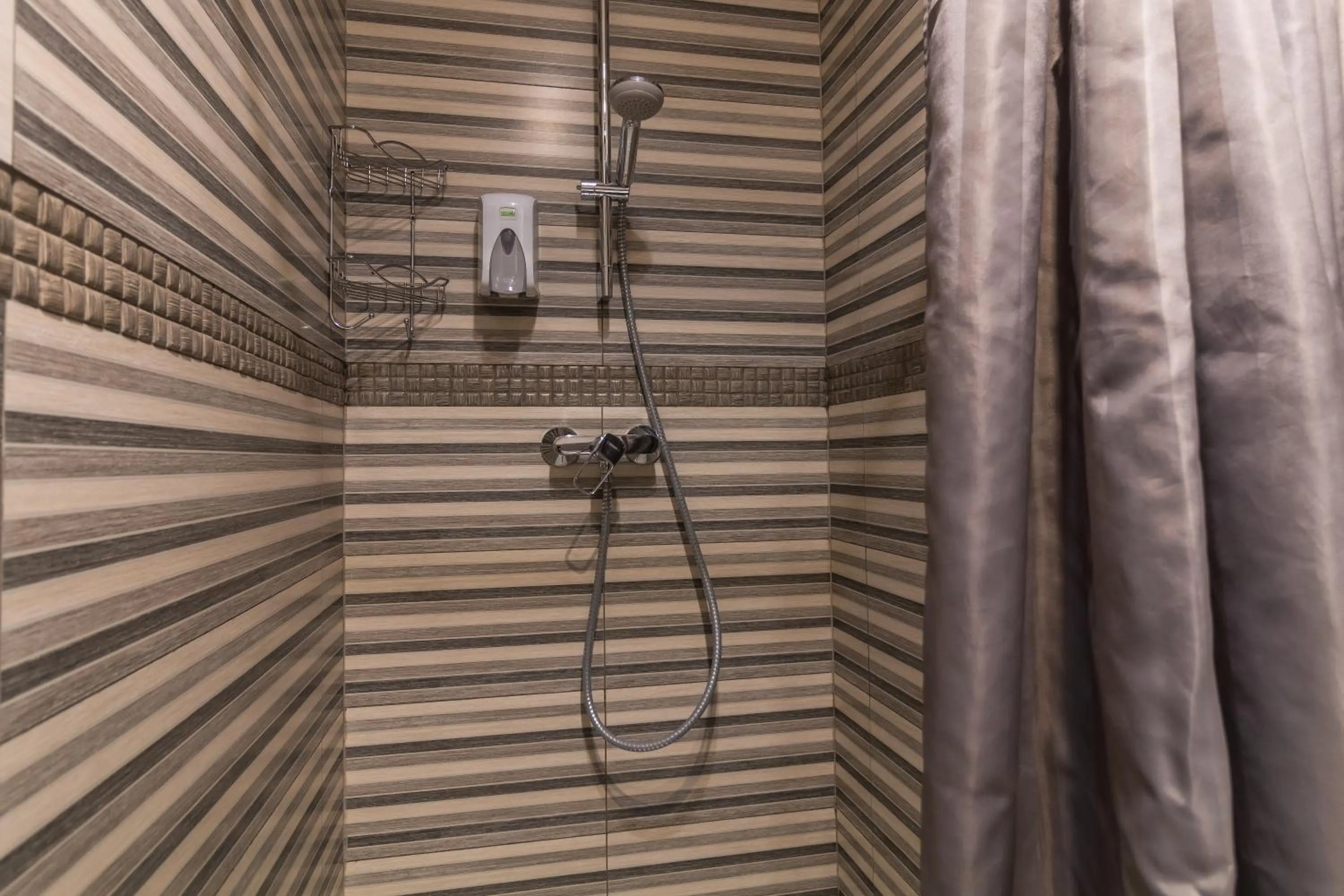 Shower in Opera Passage Hotel & Apartments