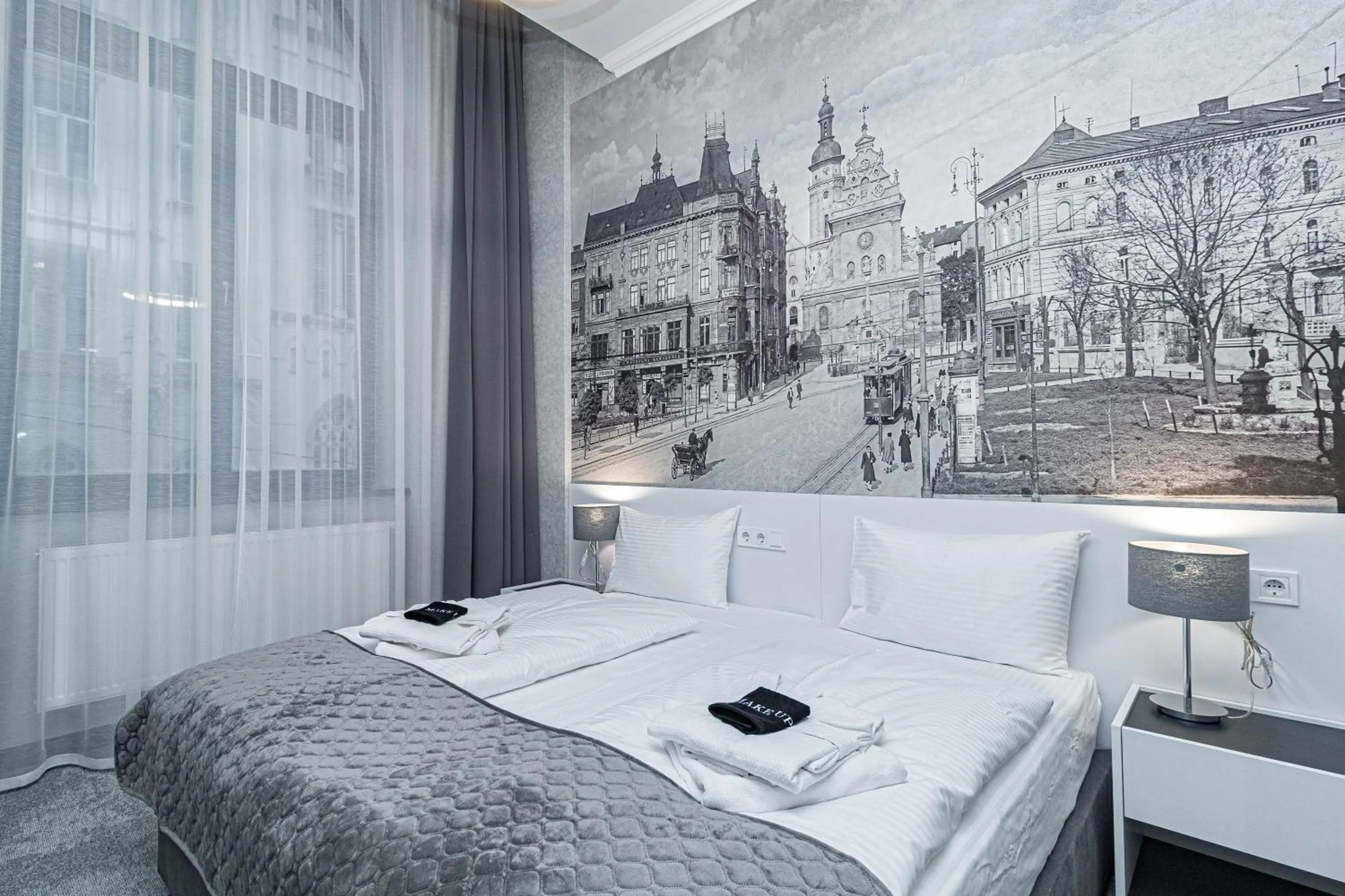 Bed in Opera Passage Hotel & Apartments