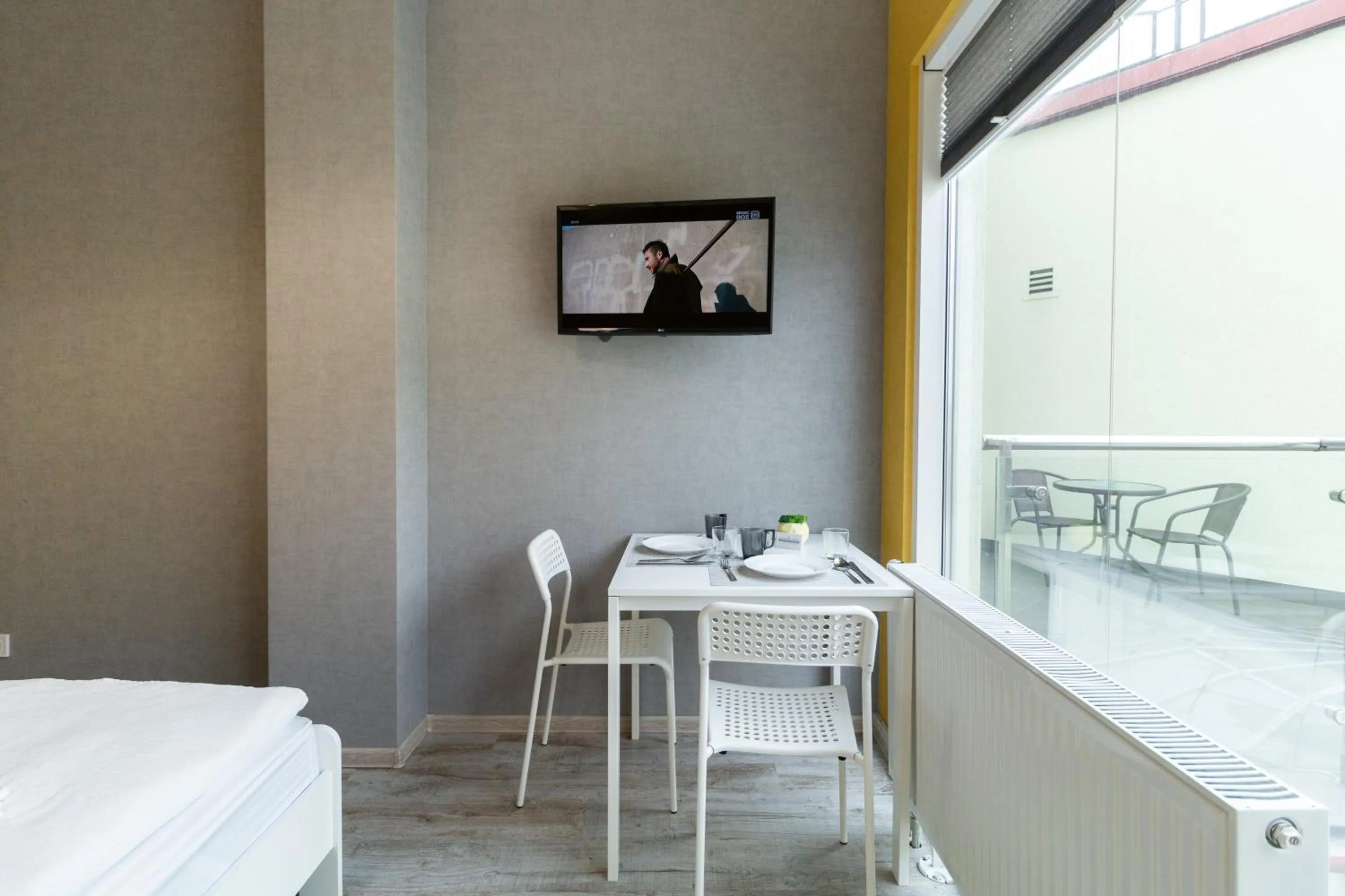 Dining area, Bed in Opera Passage Hotel & Apartments