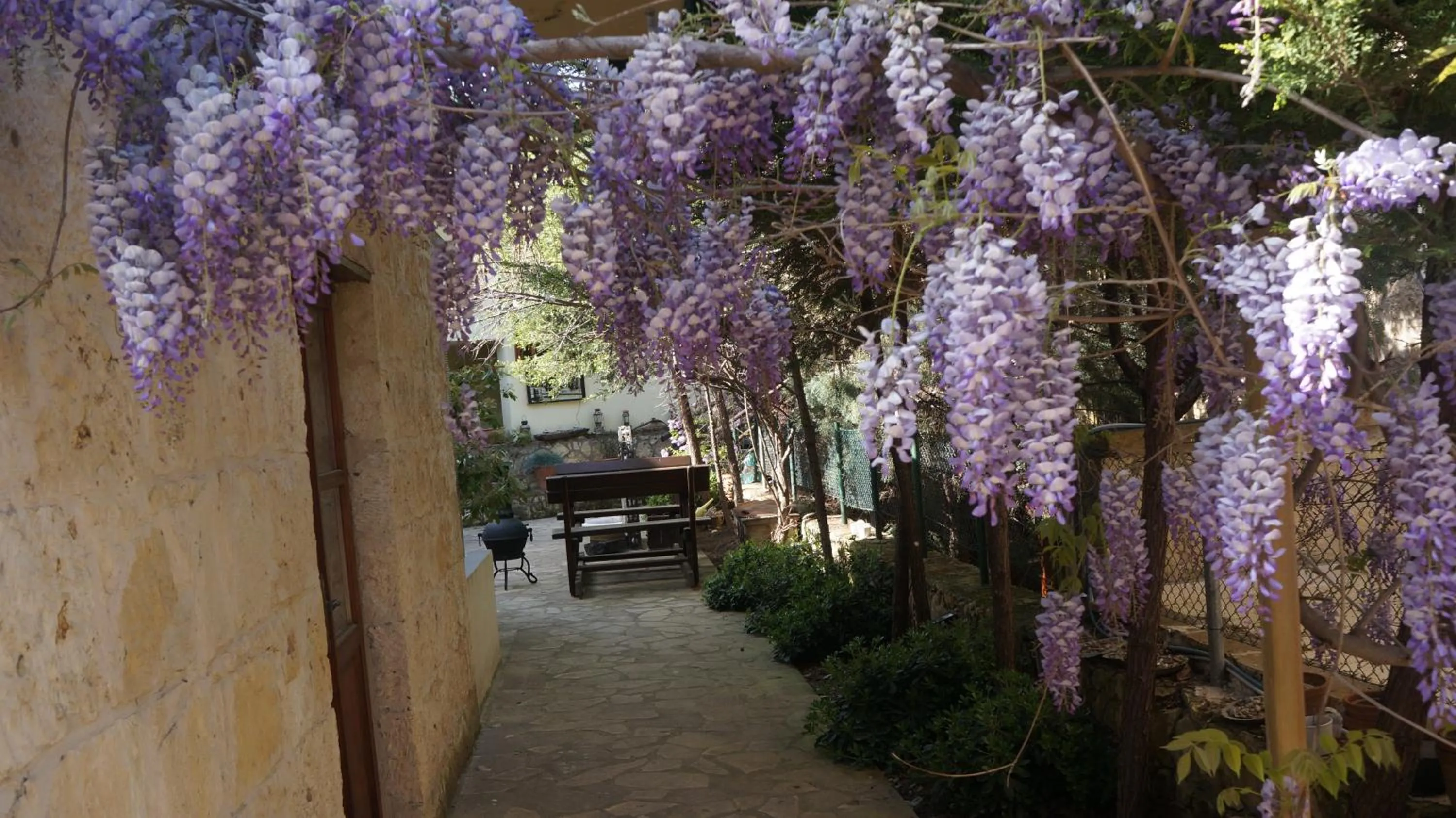 Patio in Kisik Konagi