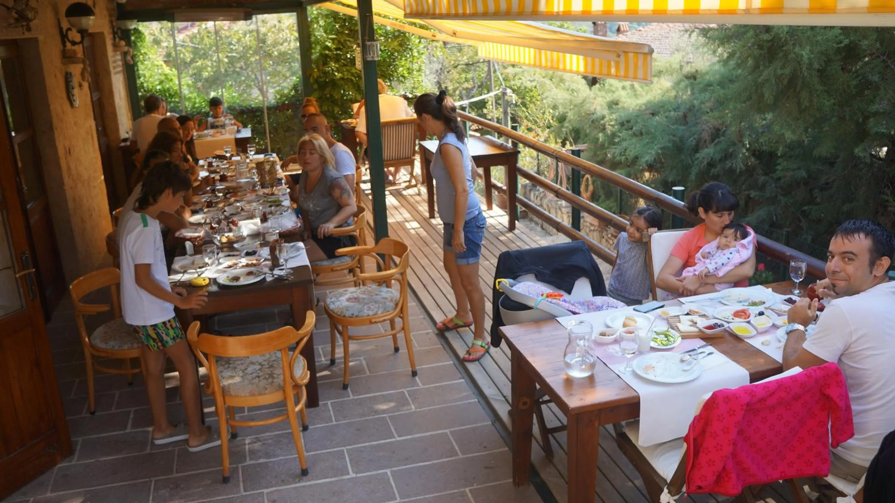 Restaurant/places to eat in Kisik Konagi