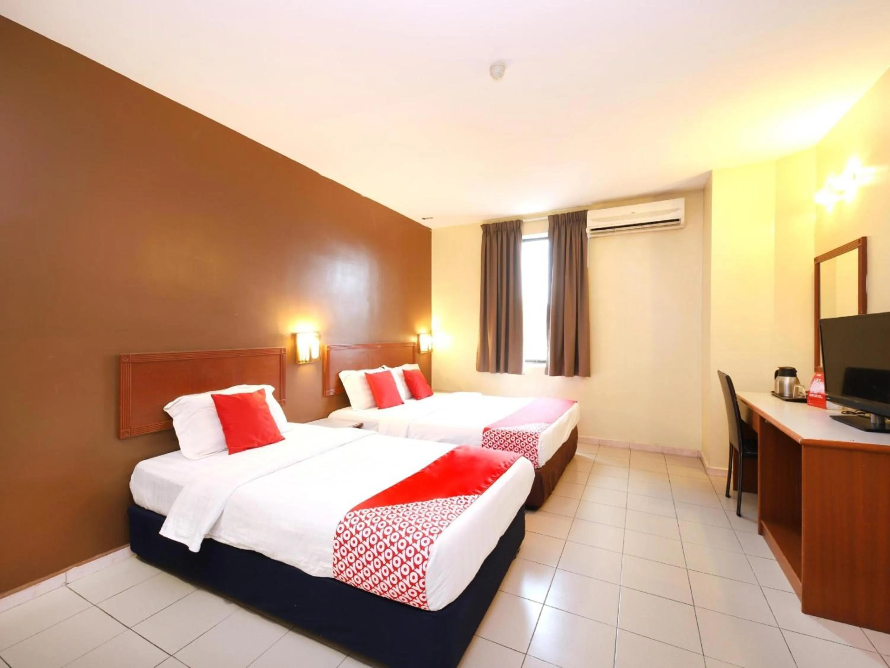 Photo of the whole room, Bed in Super OYO 447 Comfort Hotel Meru