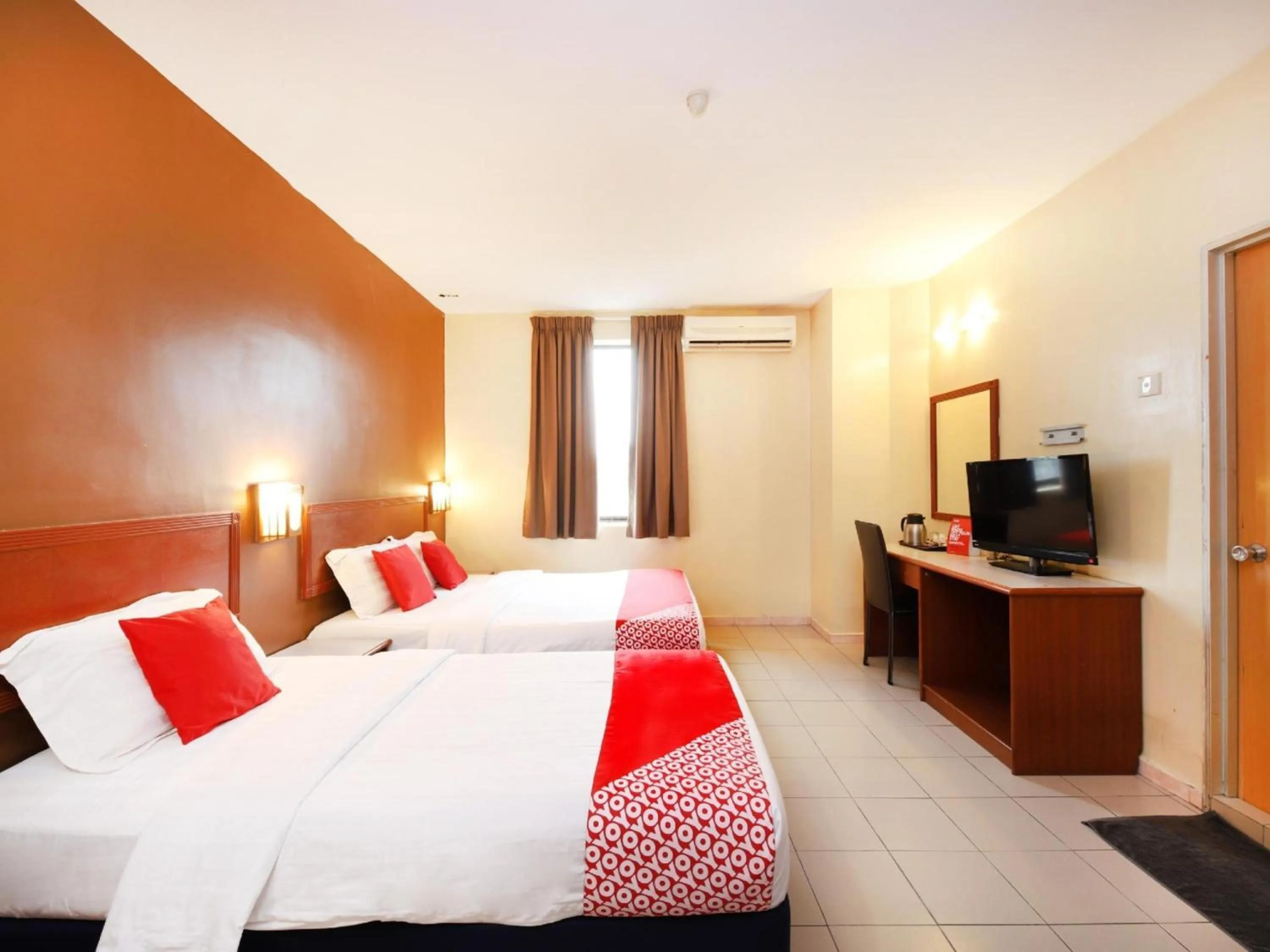 Photo of the whole room, Bed in Super OYO 447 Comfort Hotel Meru