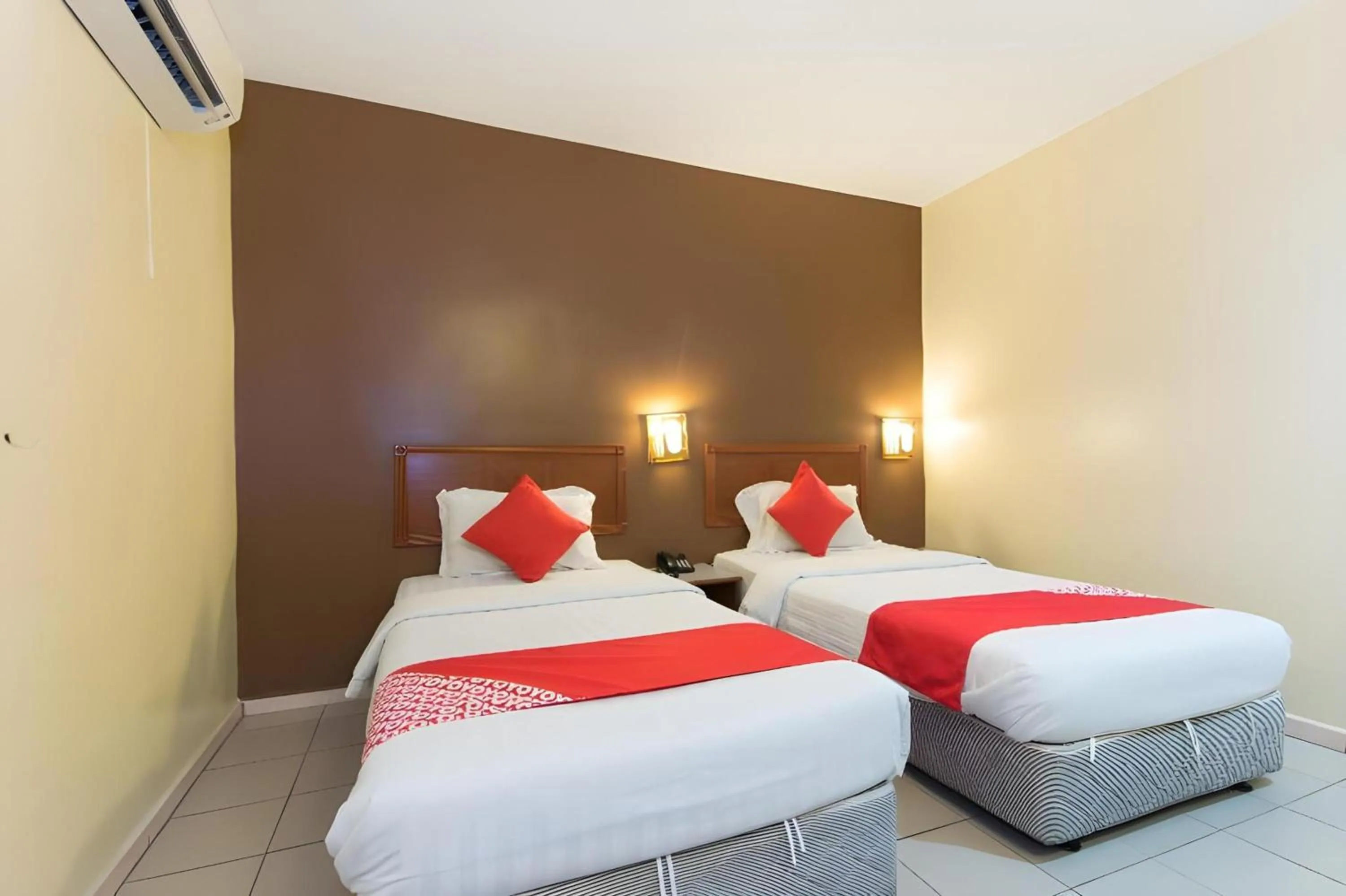 View (from property/room), Bed in Super OYO 447 Comfort Hotel Meru