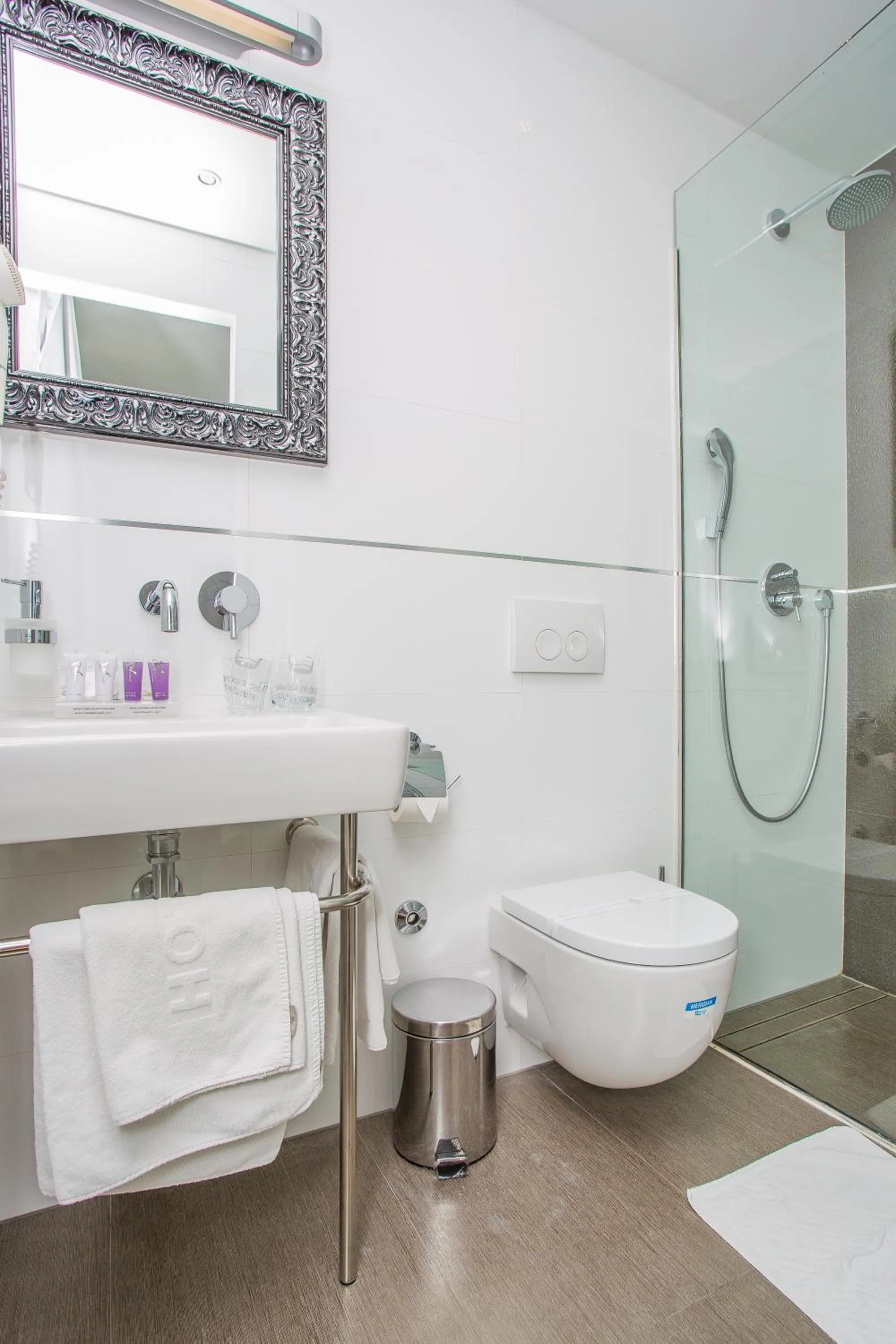 Bathroom in Hotel Jona