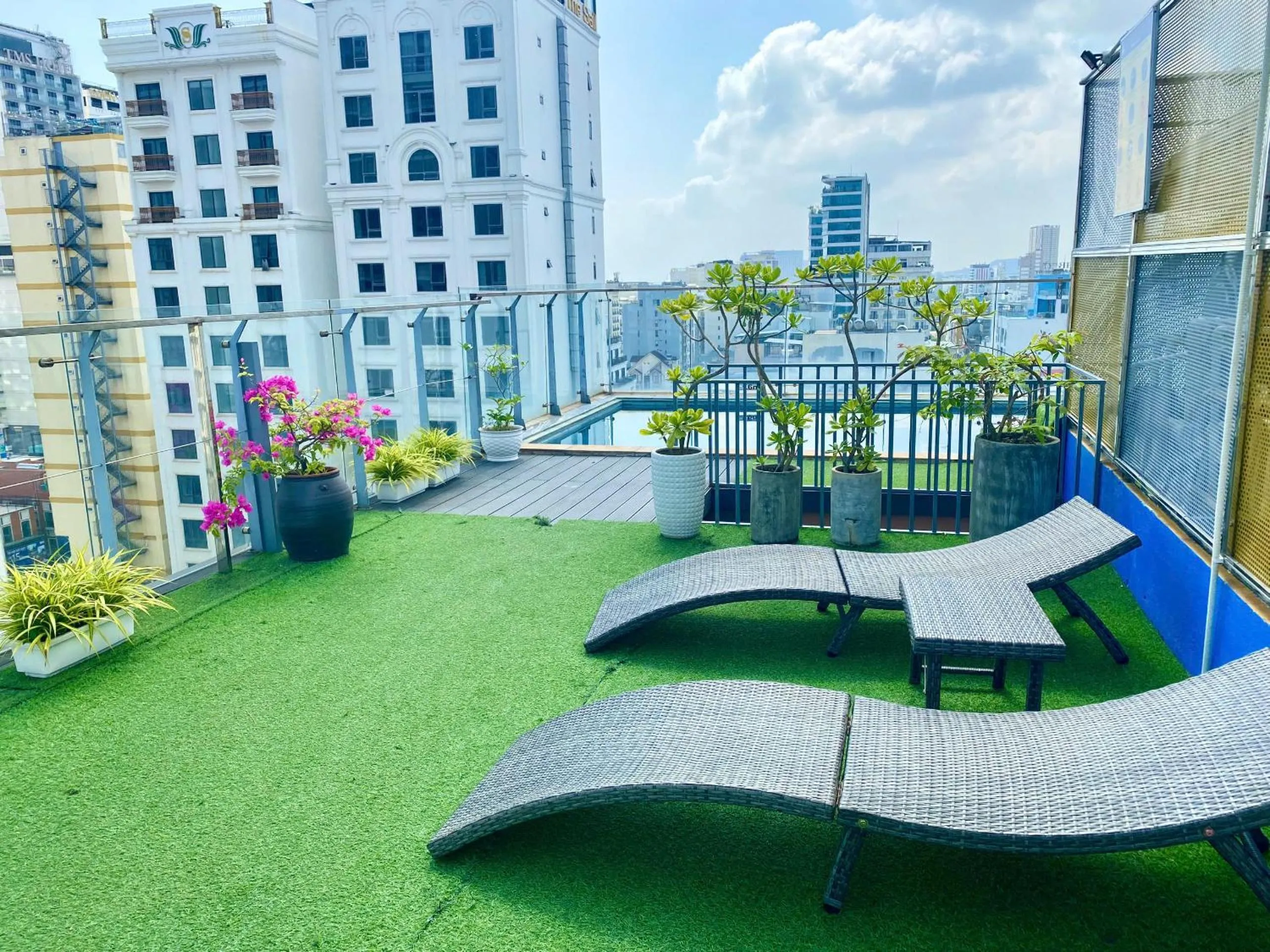Swimming pool in Jolia Hotel Danang Beach