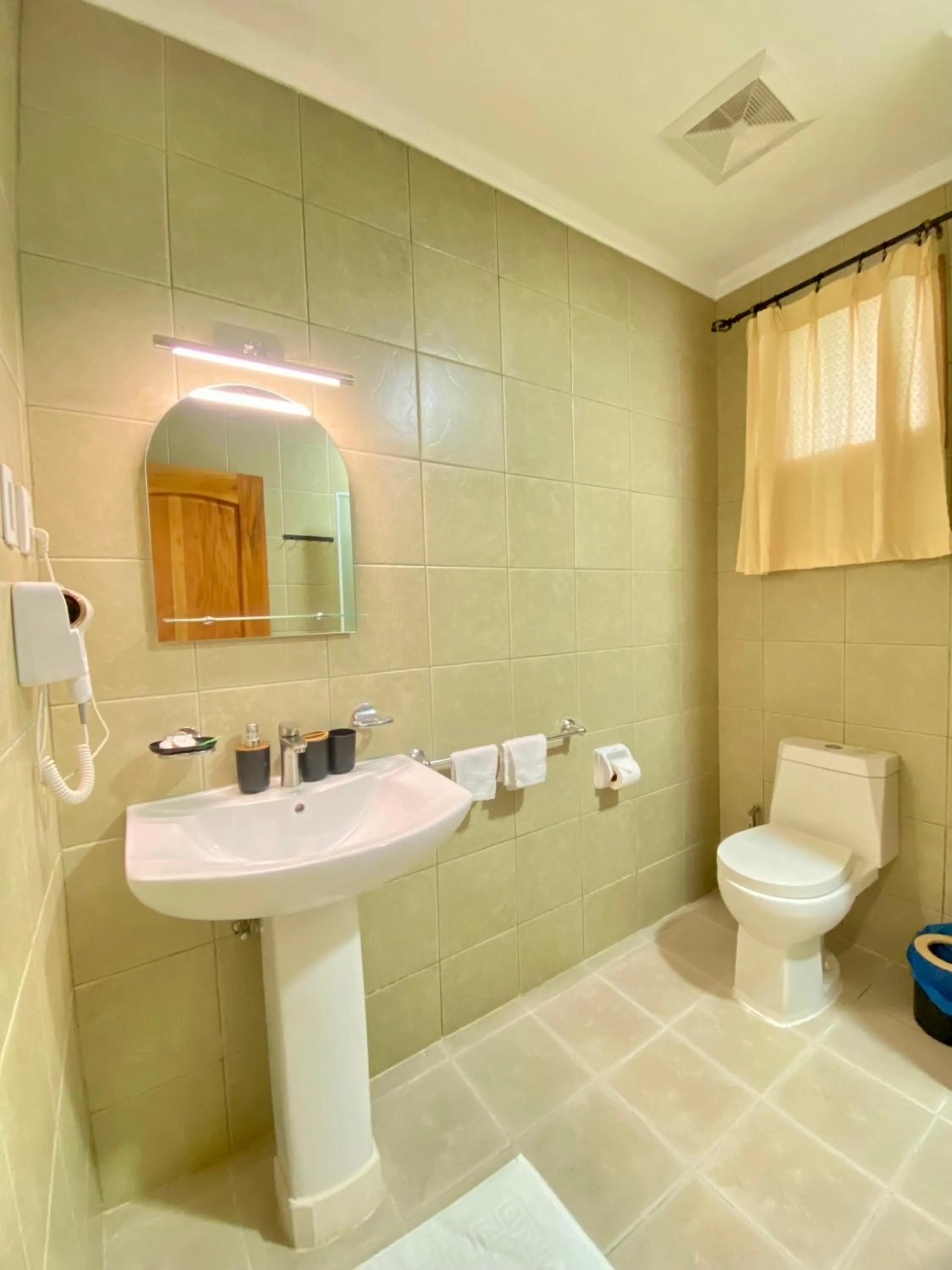 Bathroom in Quo Vadis Dive Resort