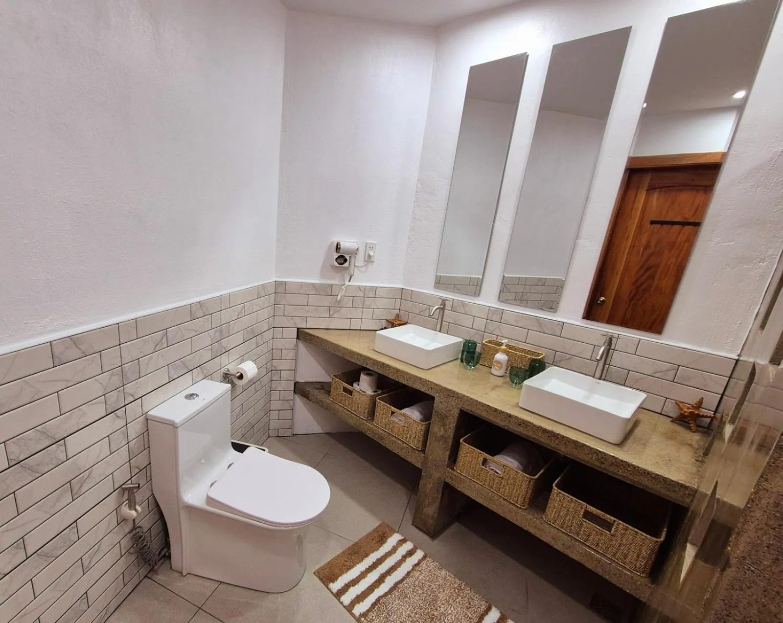 Bathroom in Quo Vadis Dive Resort