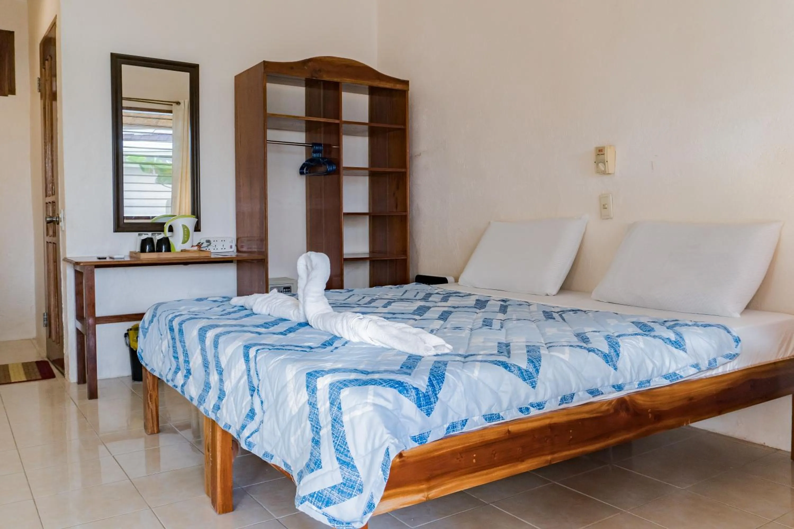 Bed in Quo Vadis Dive Resort