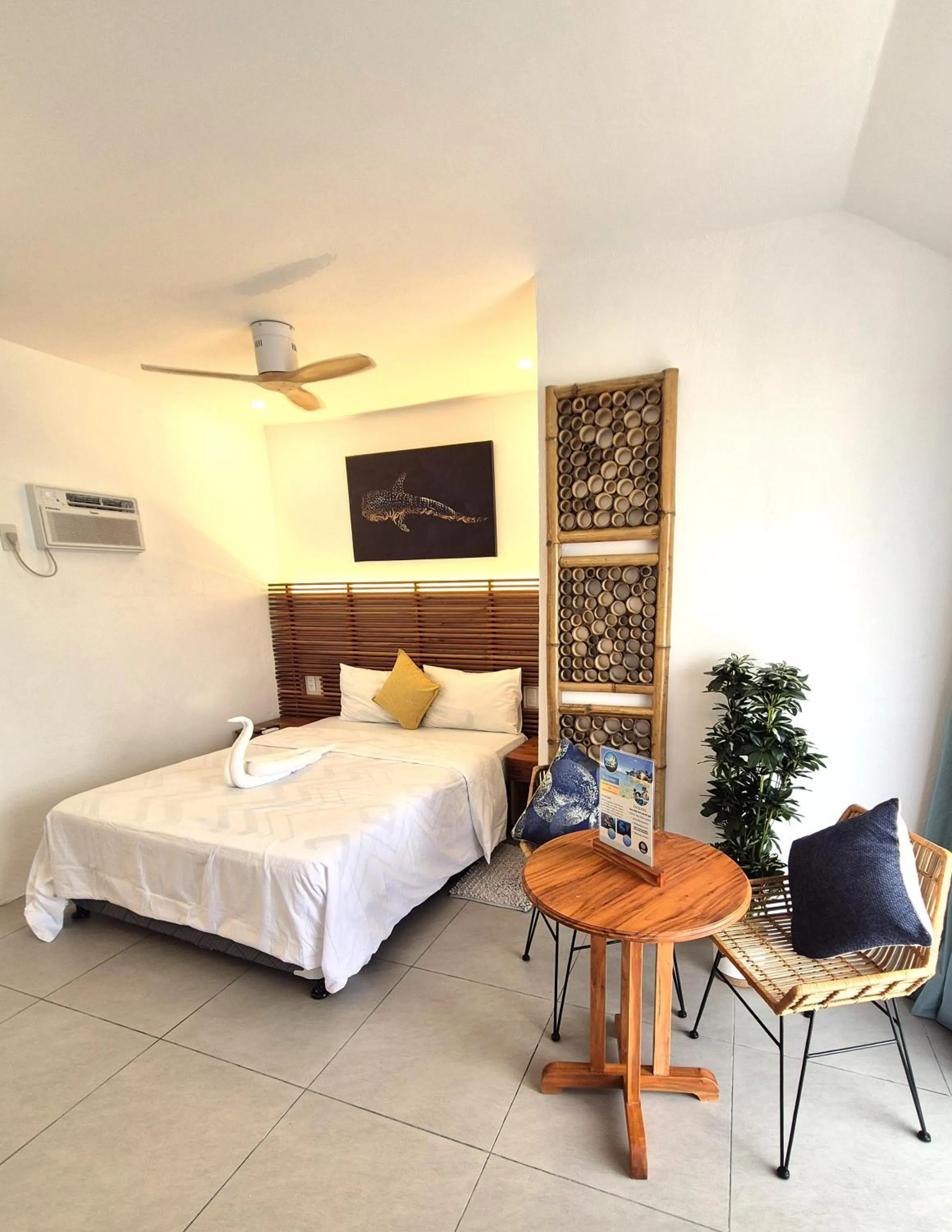 Photo of the whole room, Bed in Quo Vadis Dive Resort