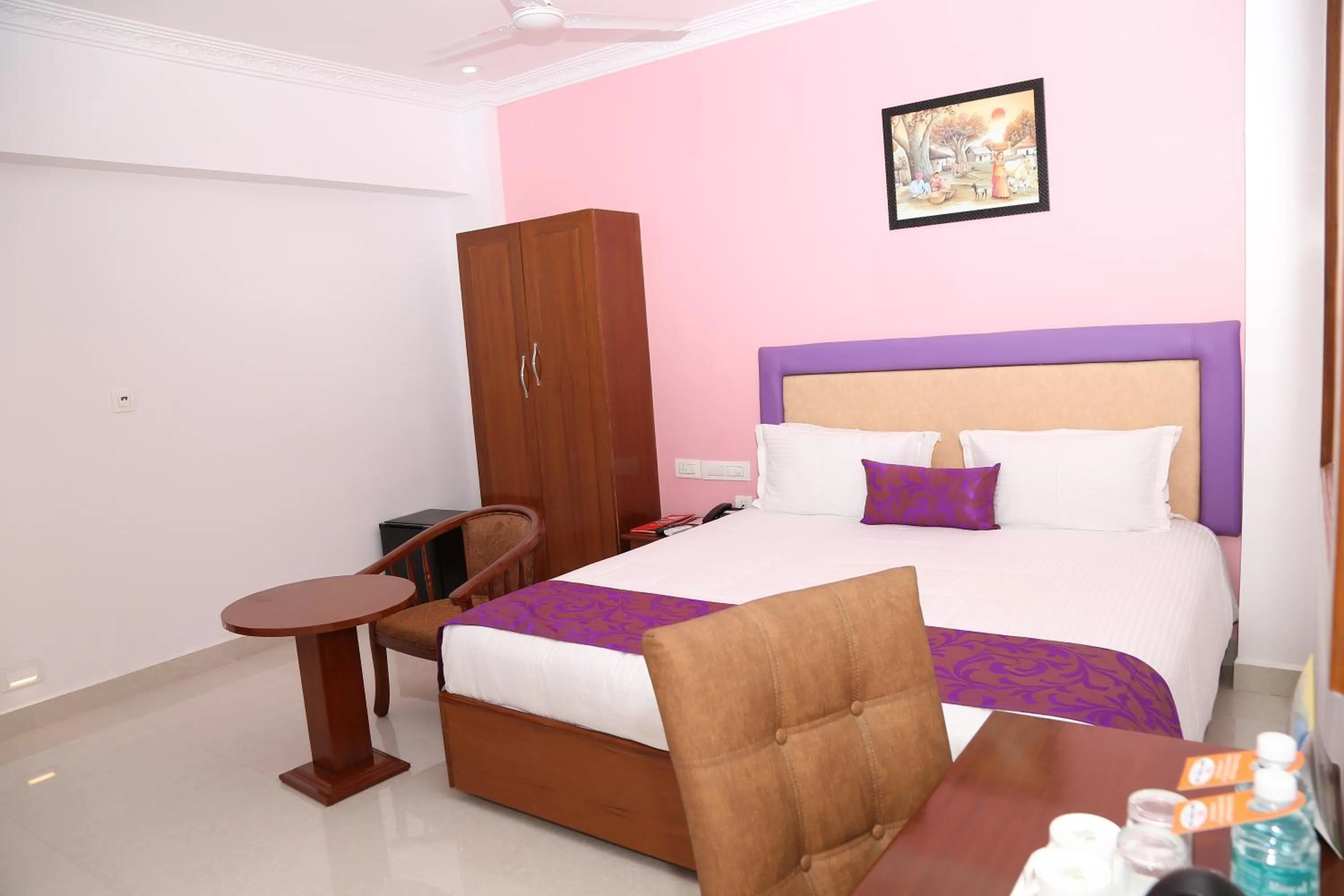 Living room, Bed in Sbk Park Inn