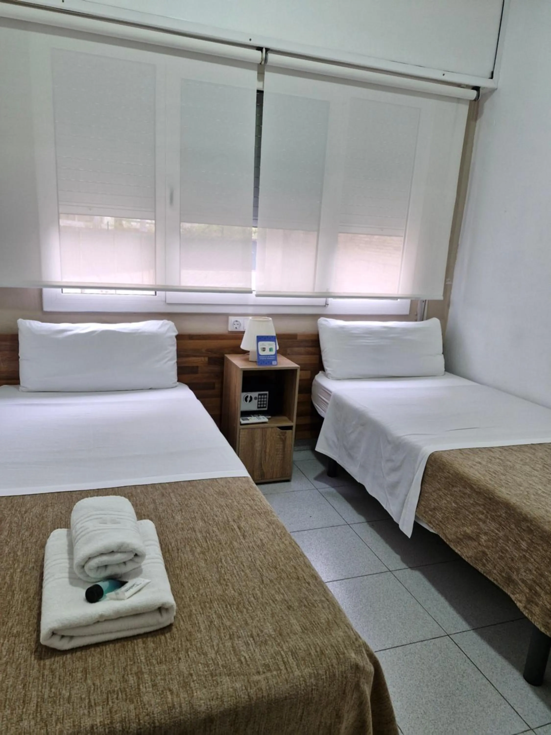 Bedroom, Bed in Hostal Elkano