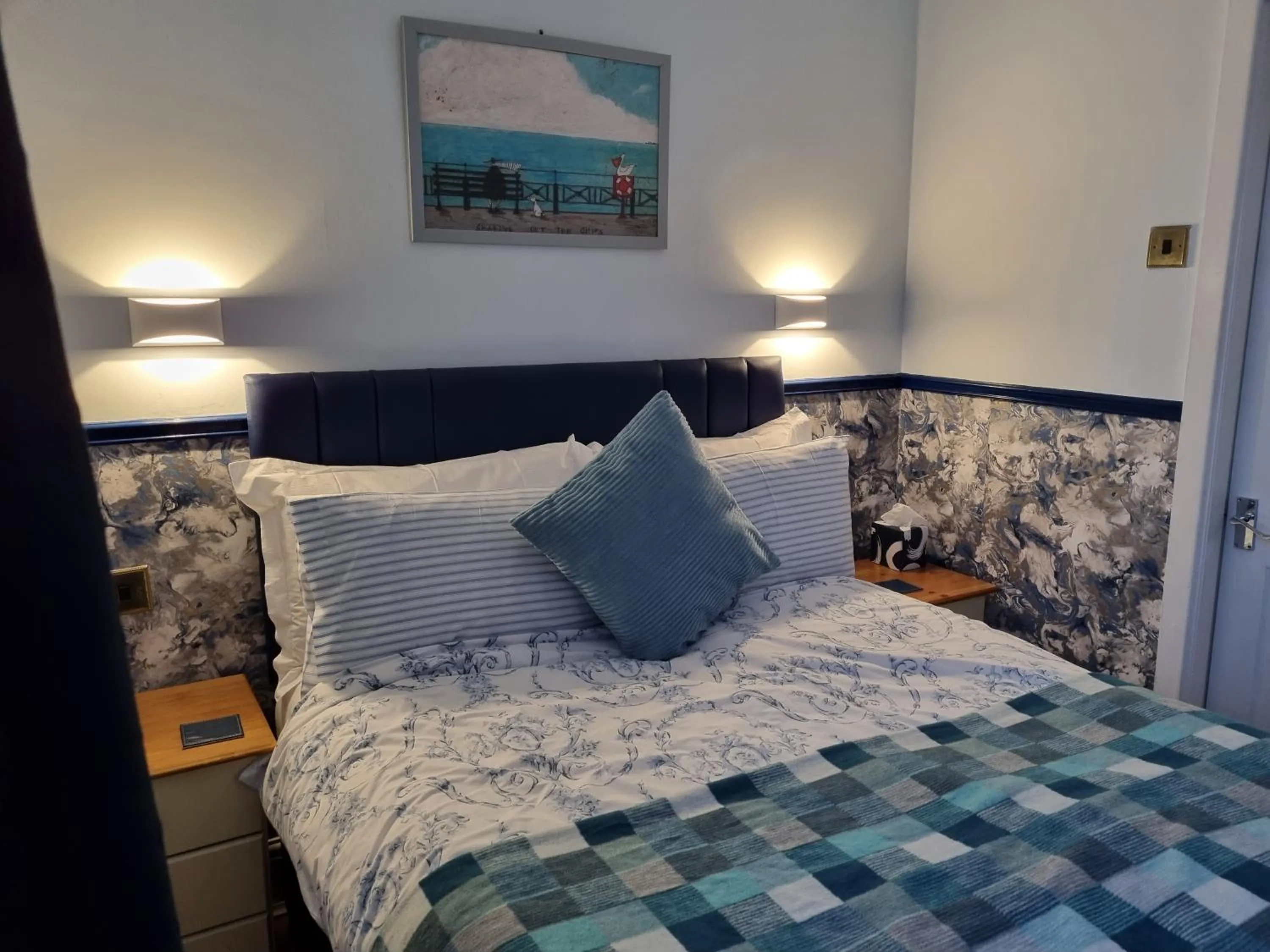 Bed in Sirocco Blues Guest House