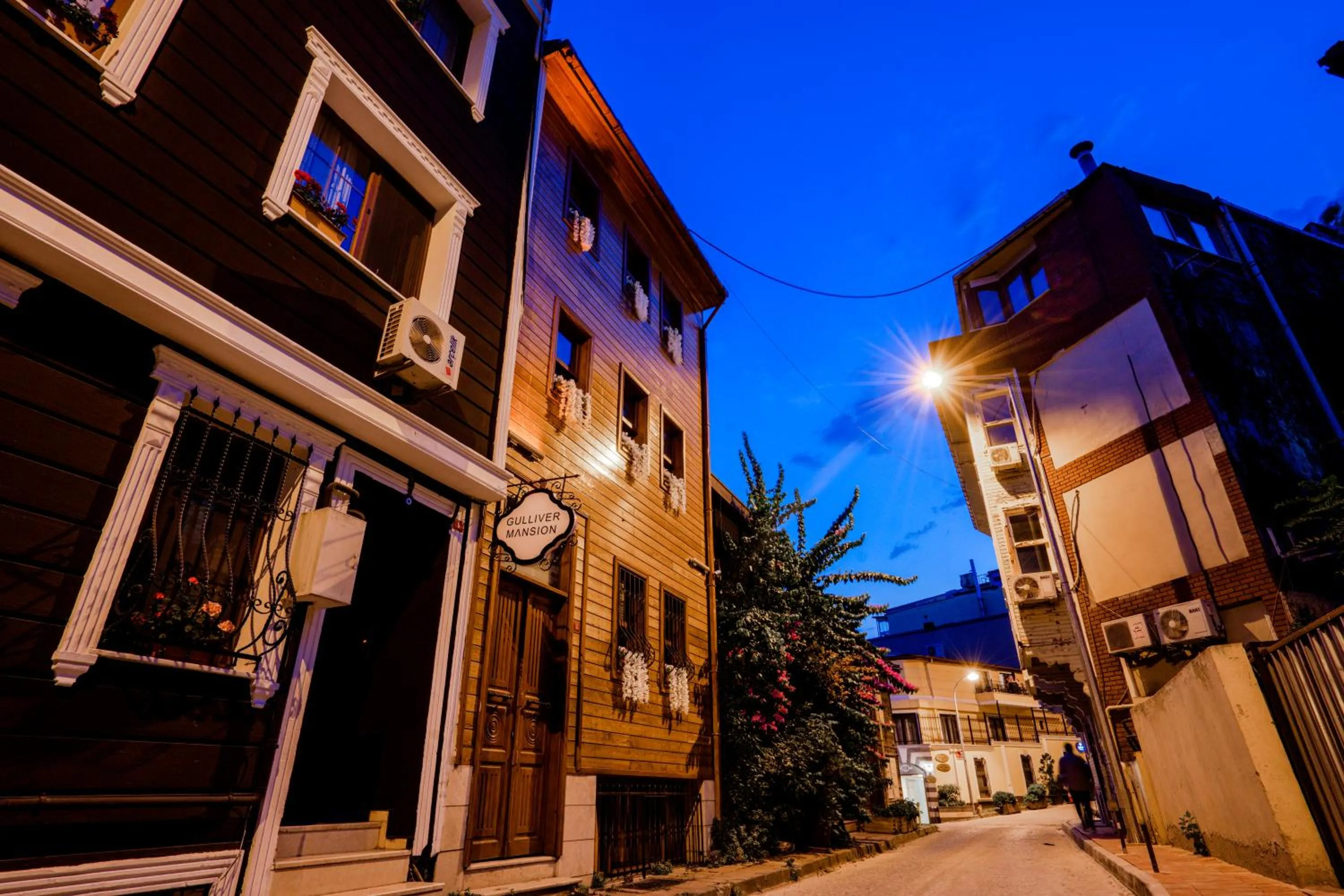 Property building in Gulliver Mansion Hotel