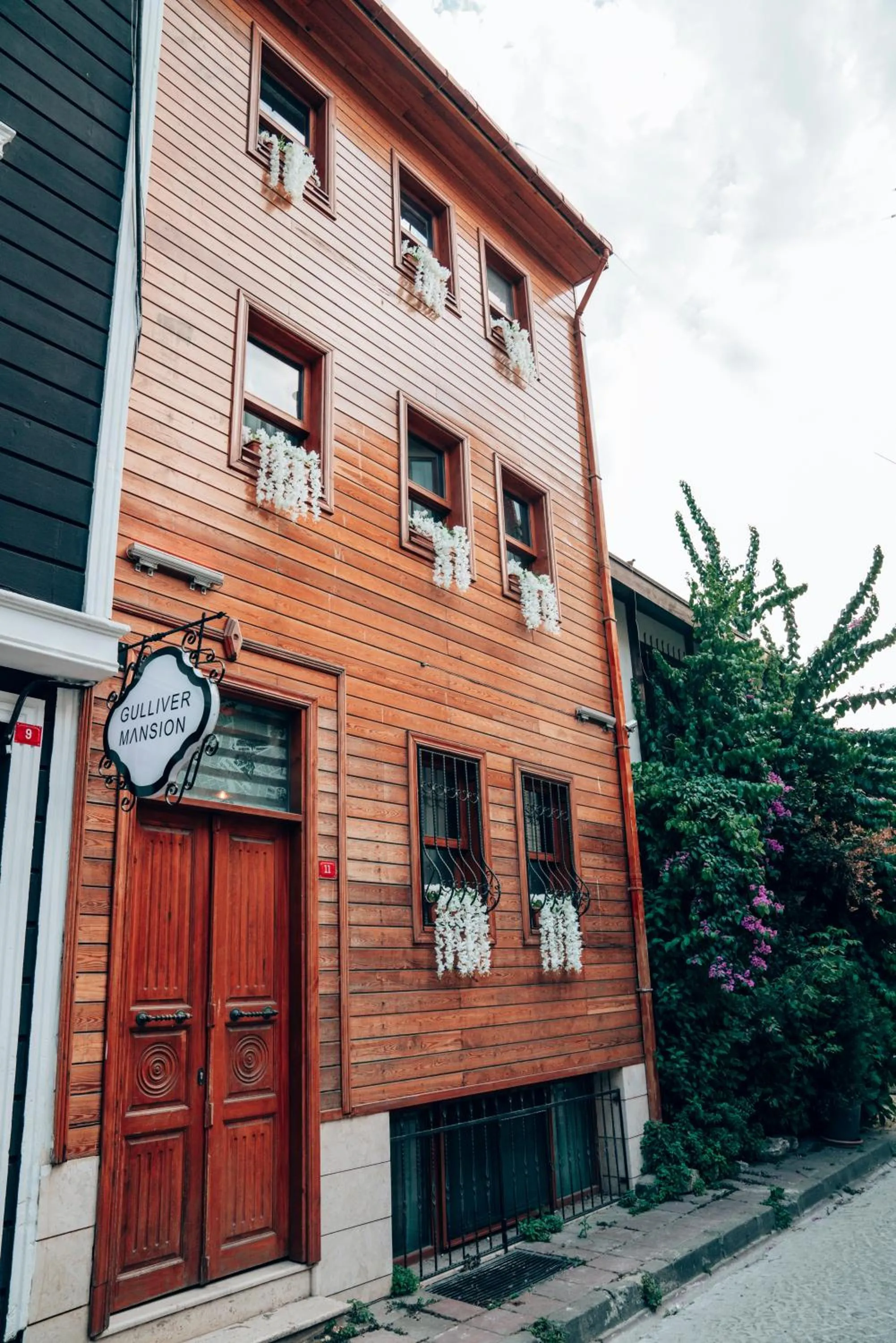 Property building in Gulliver Mansion Hotel