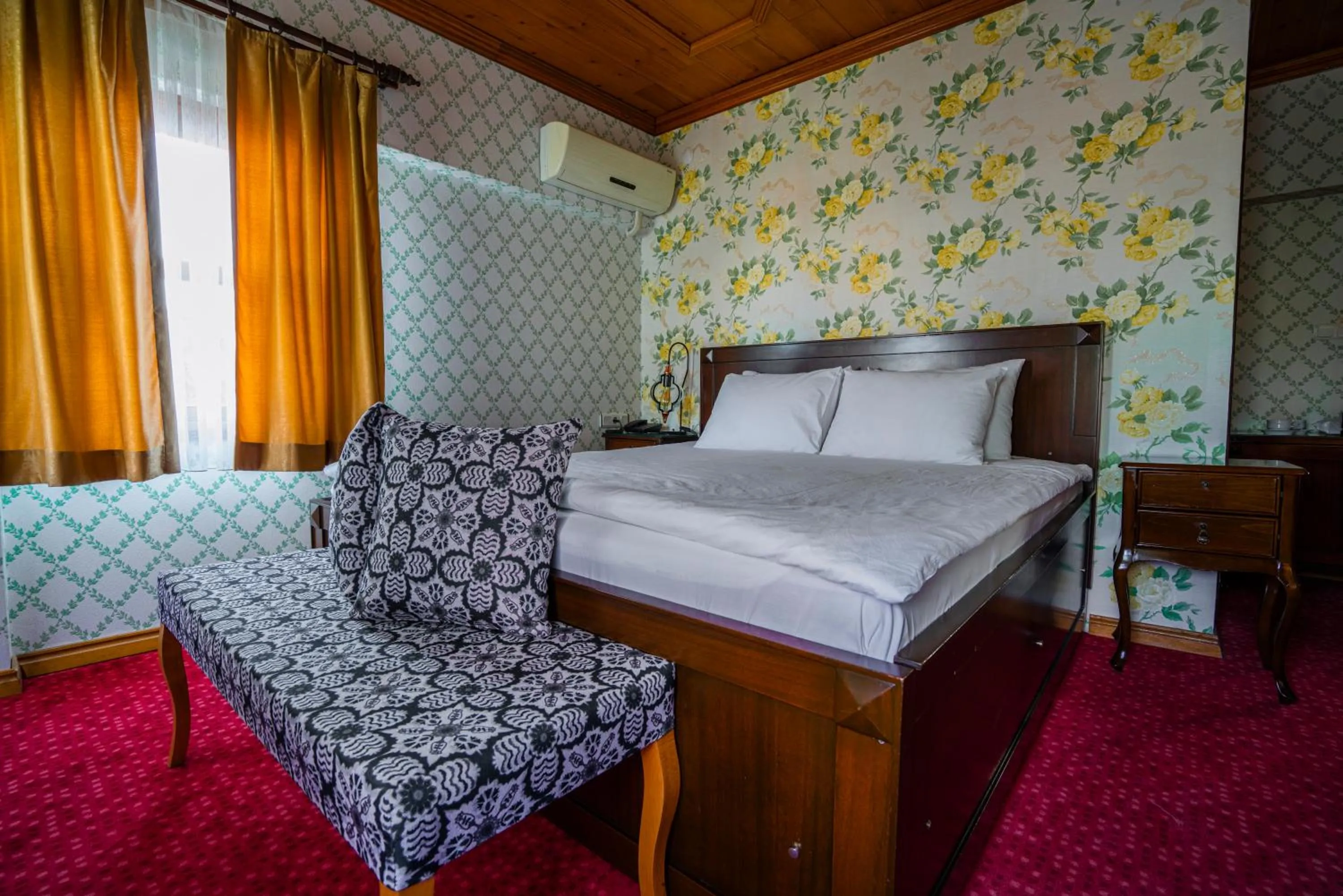 Photo of the whole room, Bed in Gulliver Mansion Hotel