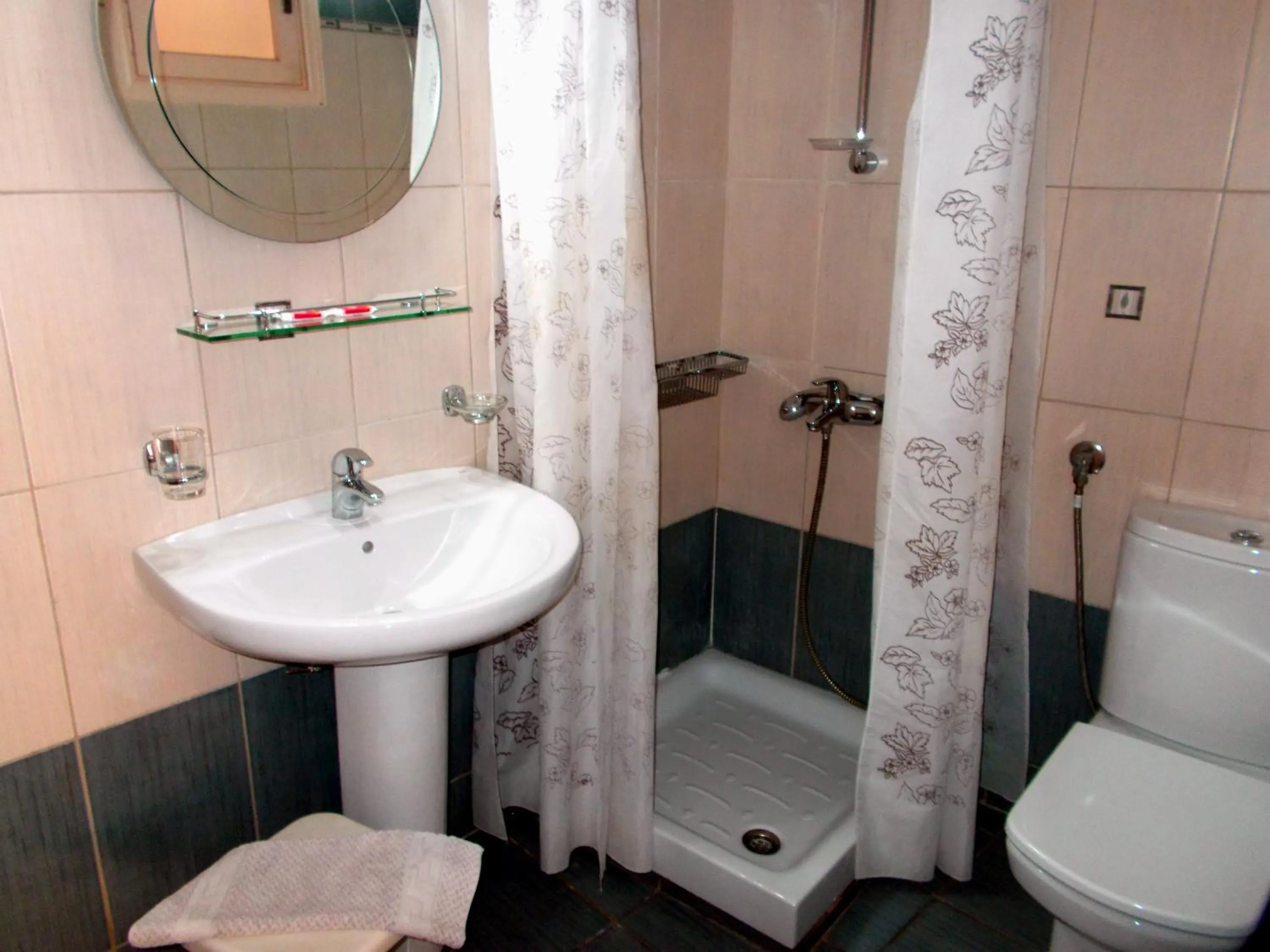 Shower in Katerini Apartments Hotel