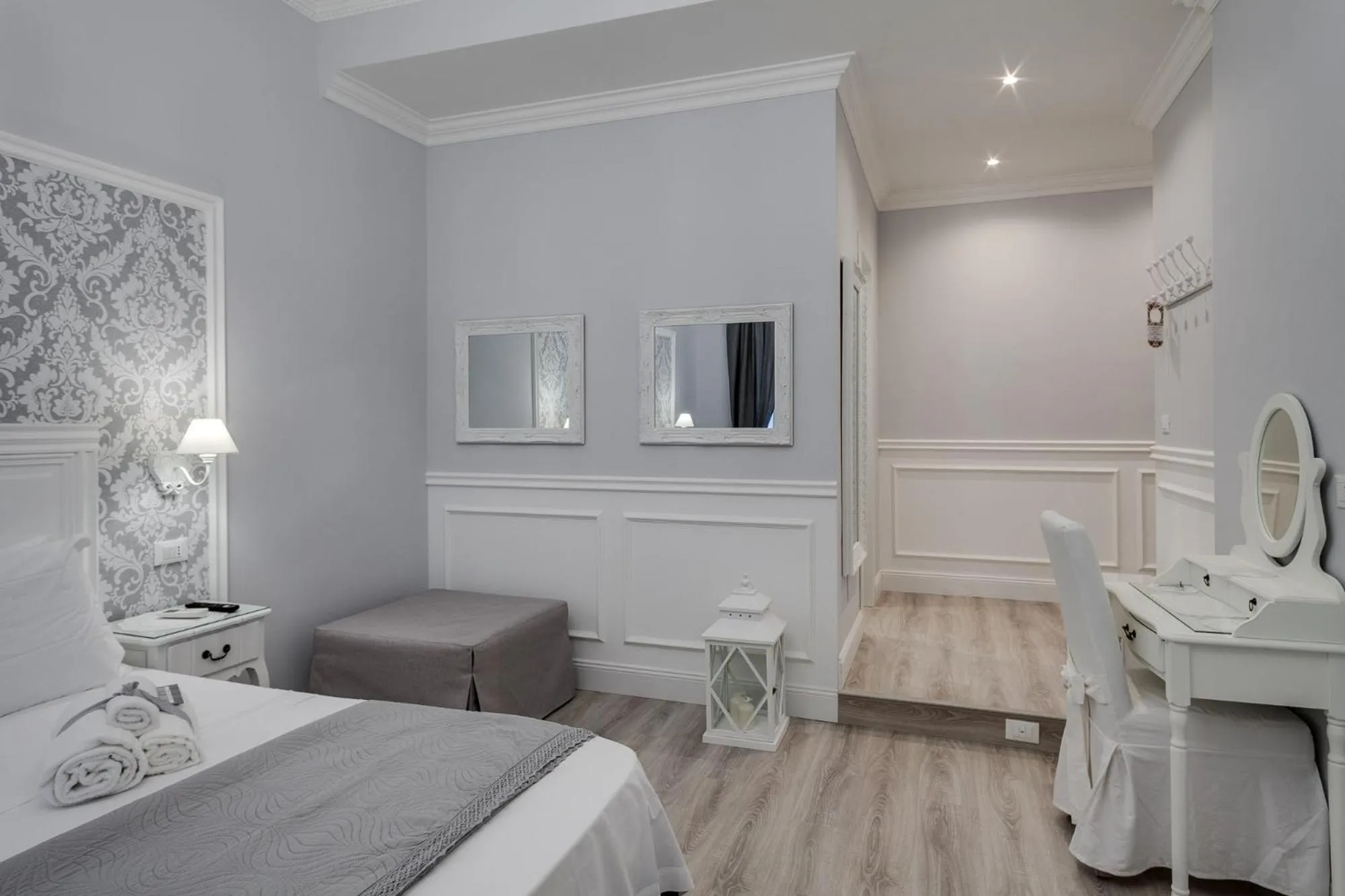 Photo of the whole room, Bed in Charme & Chic Luxury