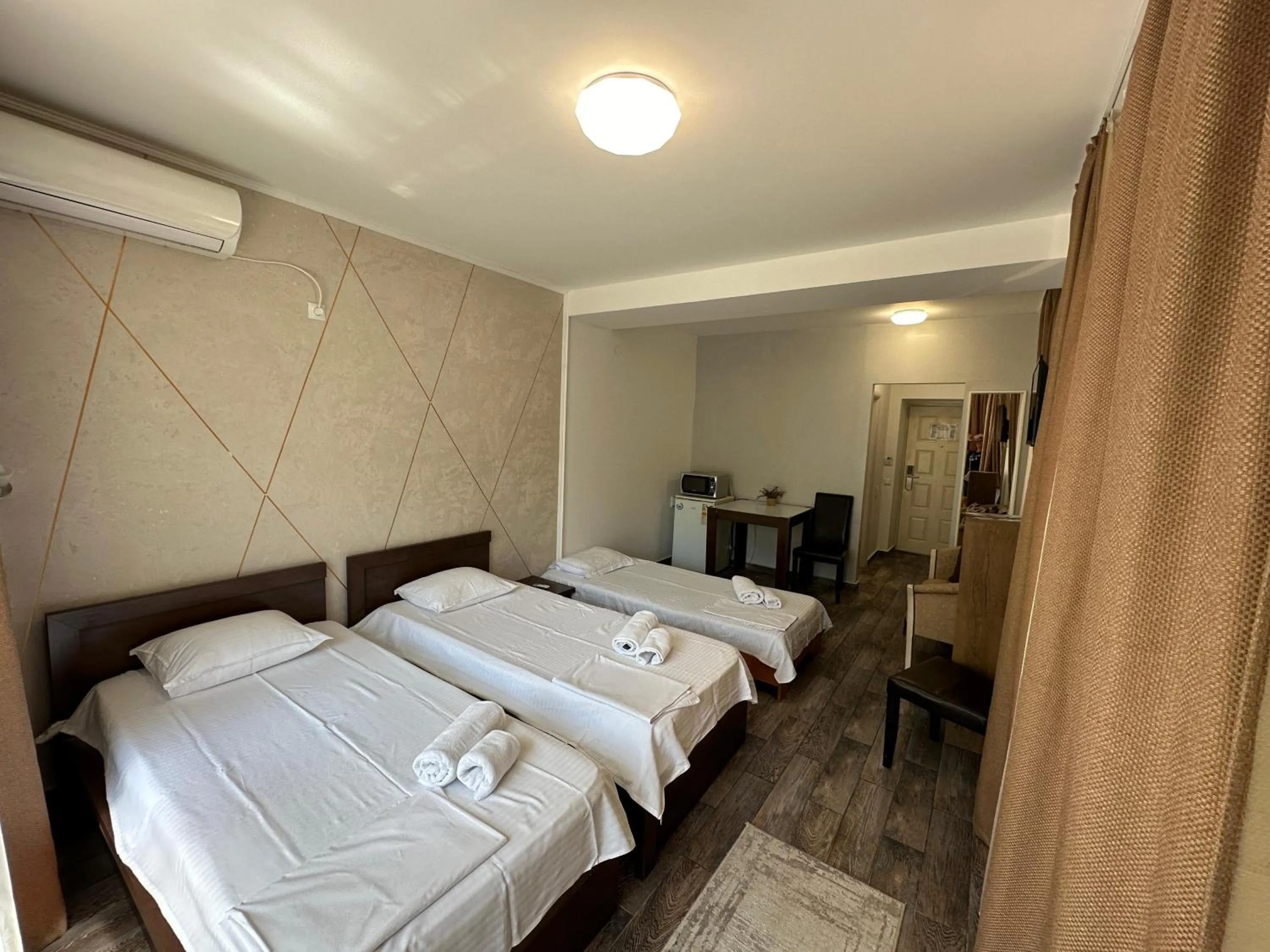 Bed in Ave Hotel Victoriei