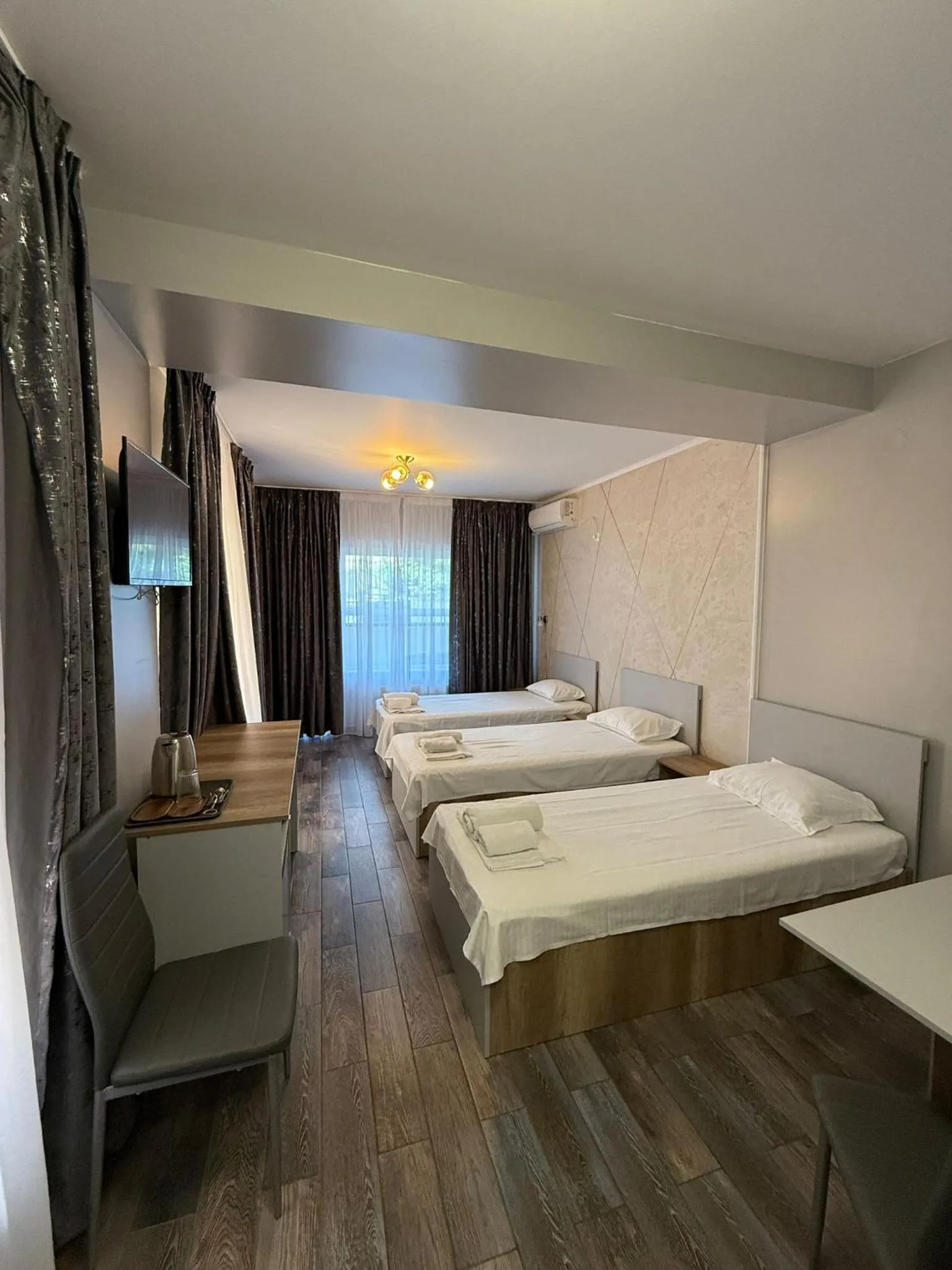 Bed in Ave Hotel Victoriei