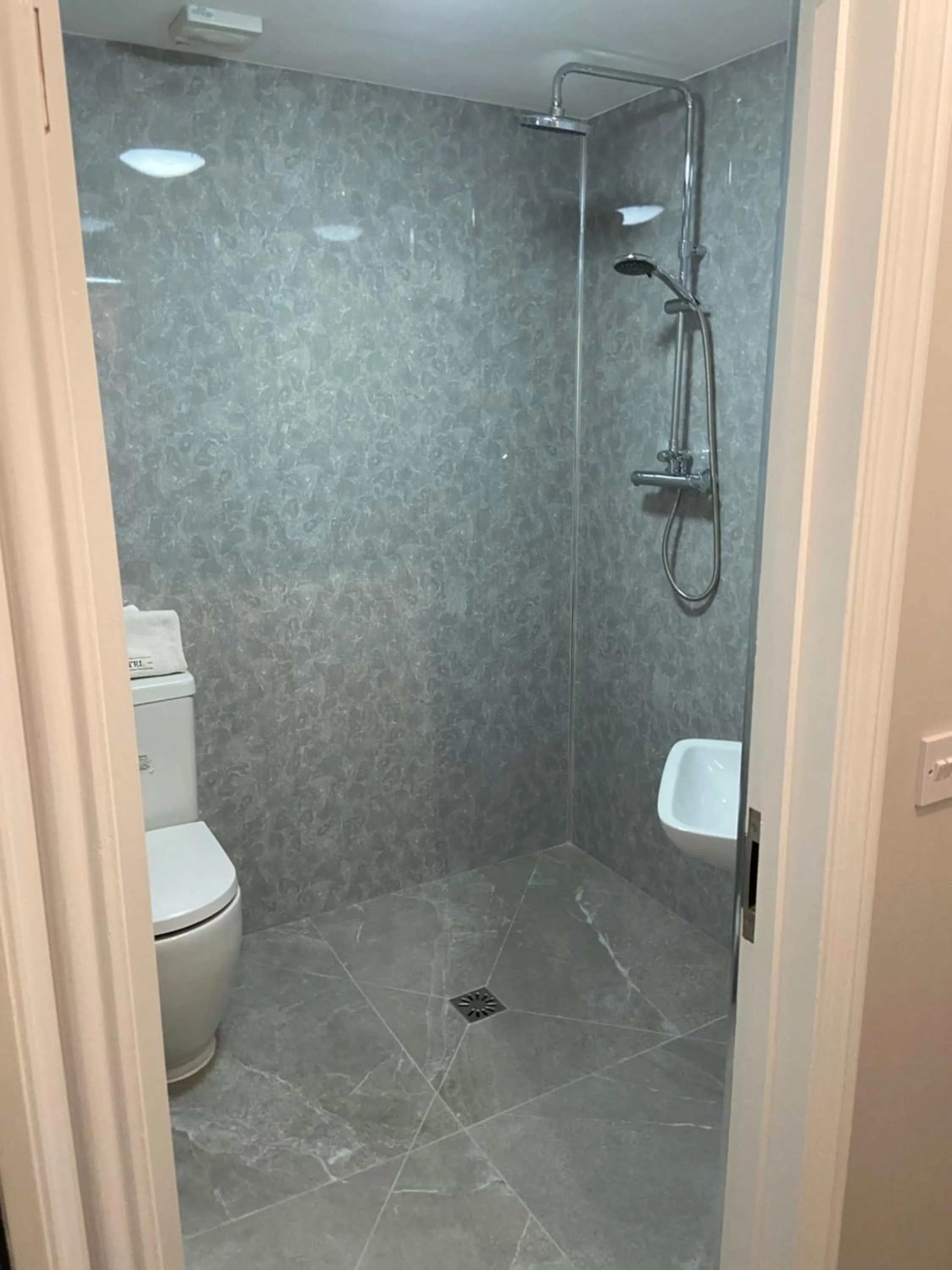 Shower in The Royal Hotel - Clacton On Sea