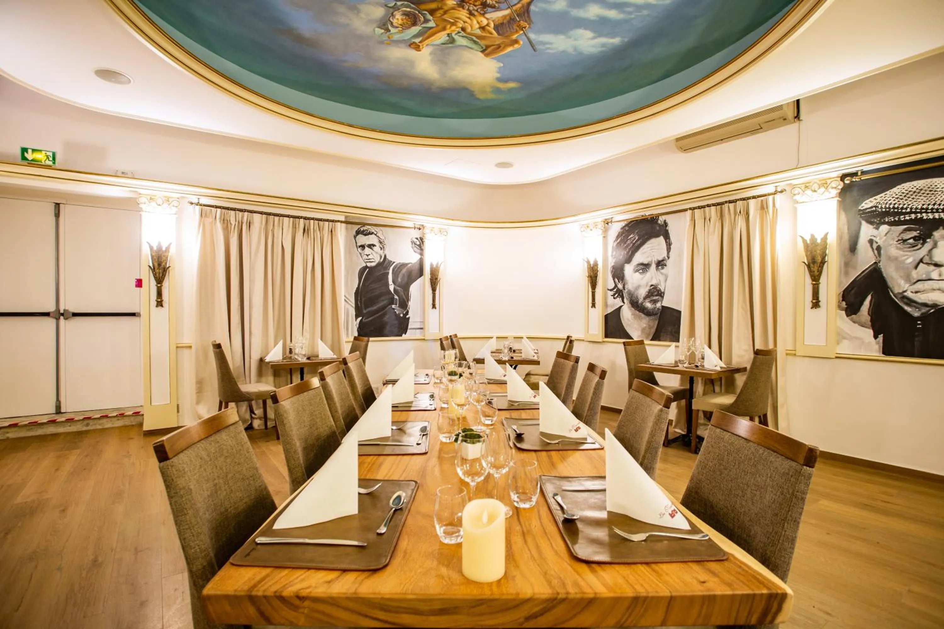 Restaurant/places to eat in Hotel Les Tourelles