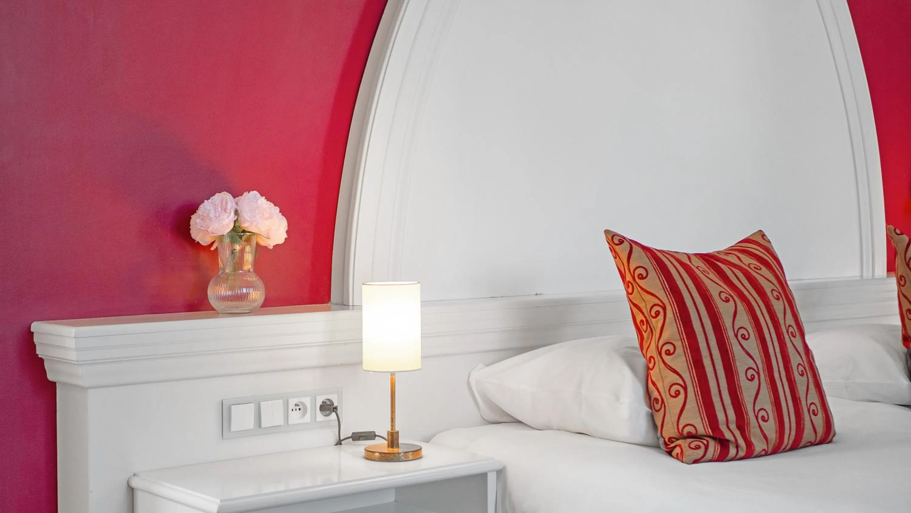 Bed in Hotel Les Tourelles